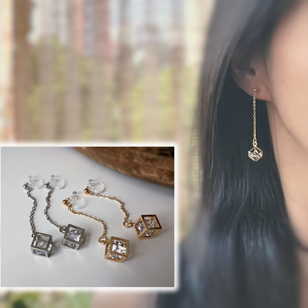 Chaîne dorée & cube avec strass