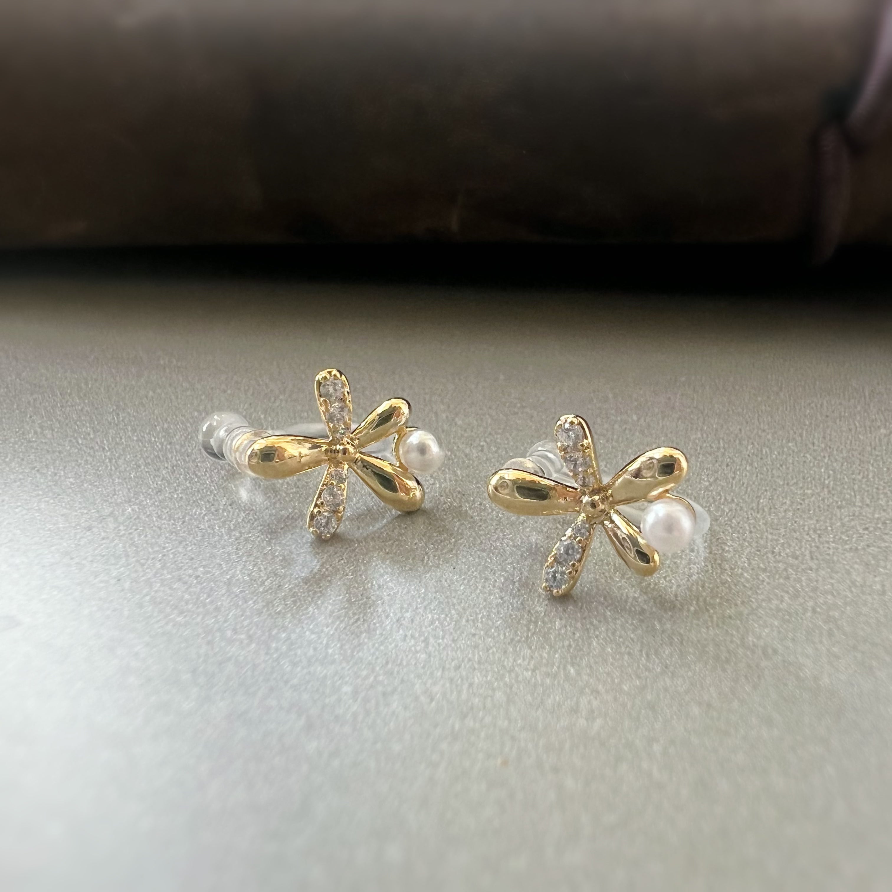Fleur Dorée – Perle & Zircon