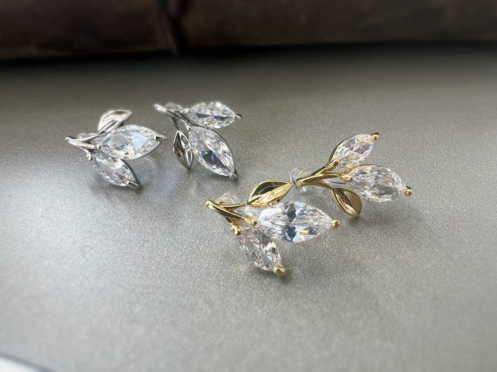 Feuille Élégante – Zircons Or Argent