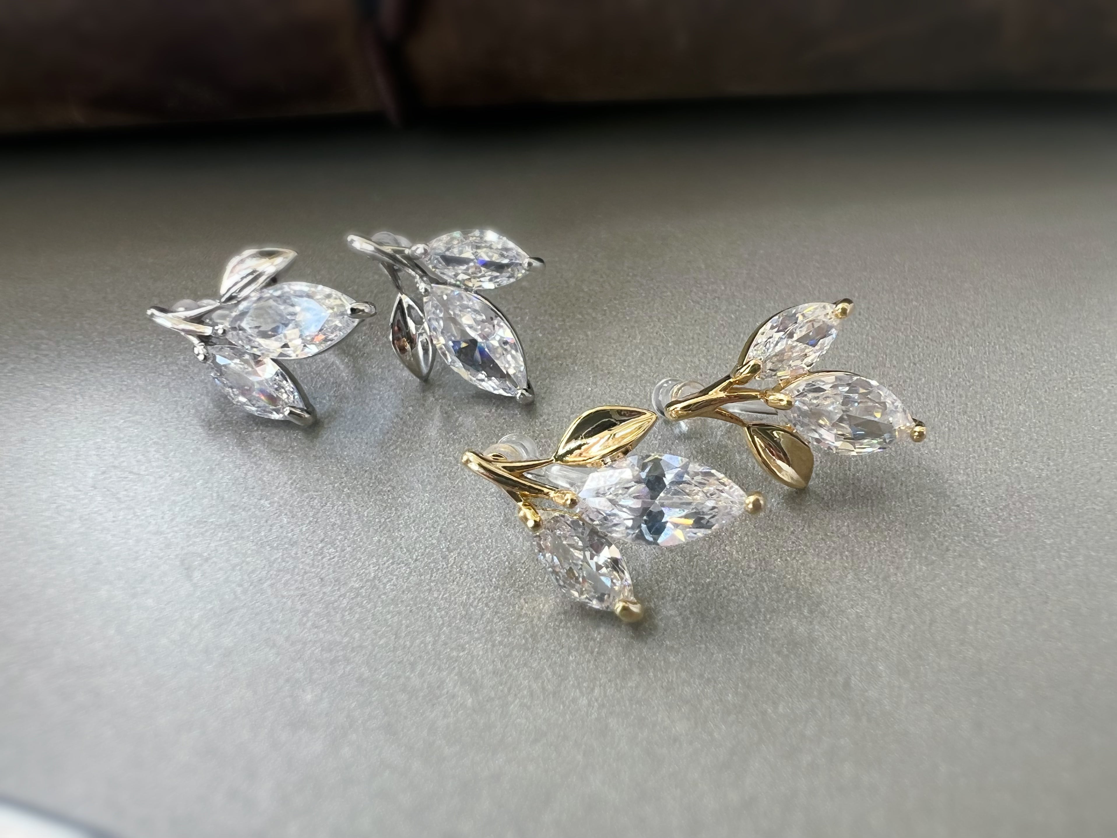 Feuille Élégante – Zircons Or Argent