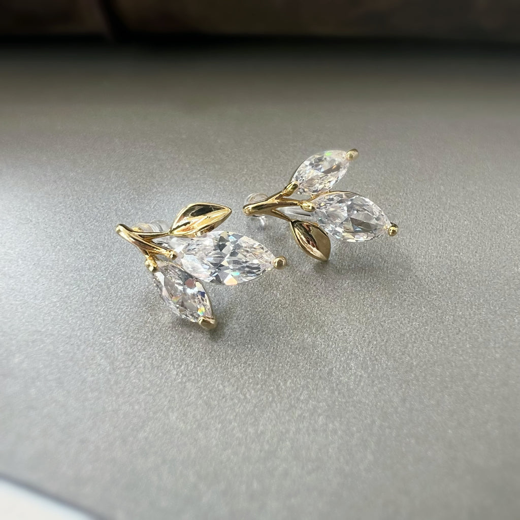Feuille Élégante – Zircons Or Argent
