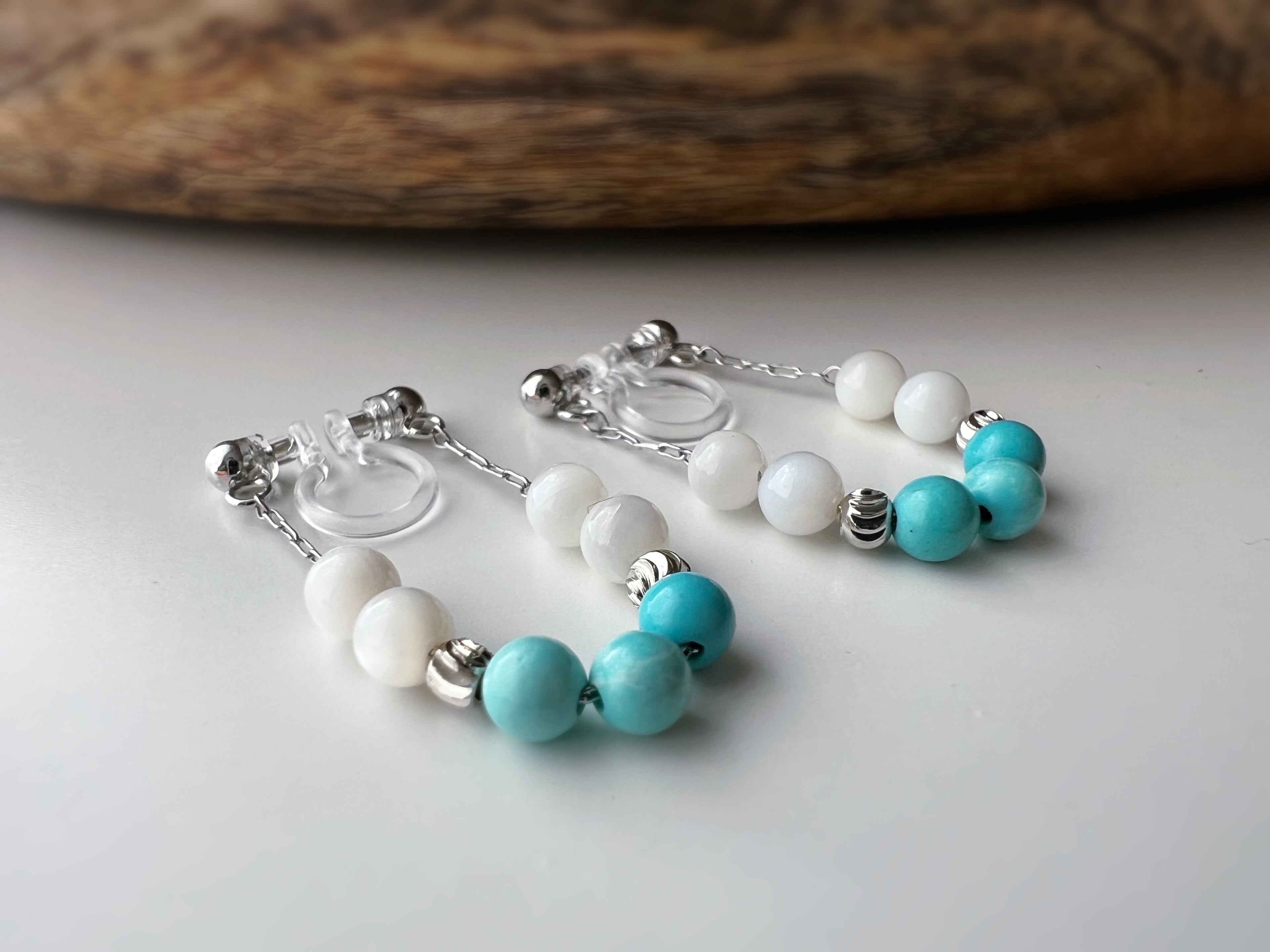Chaîne & mini perles turquoise / blanches