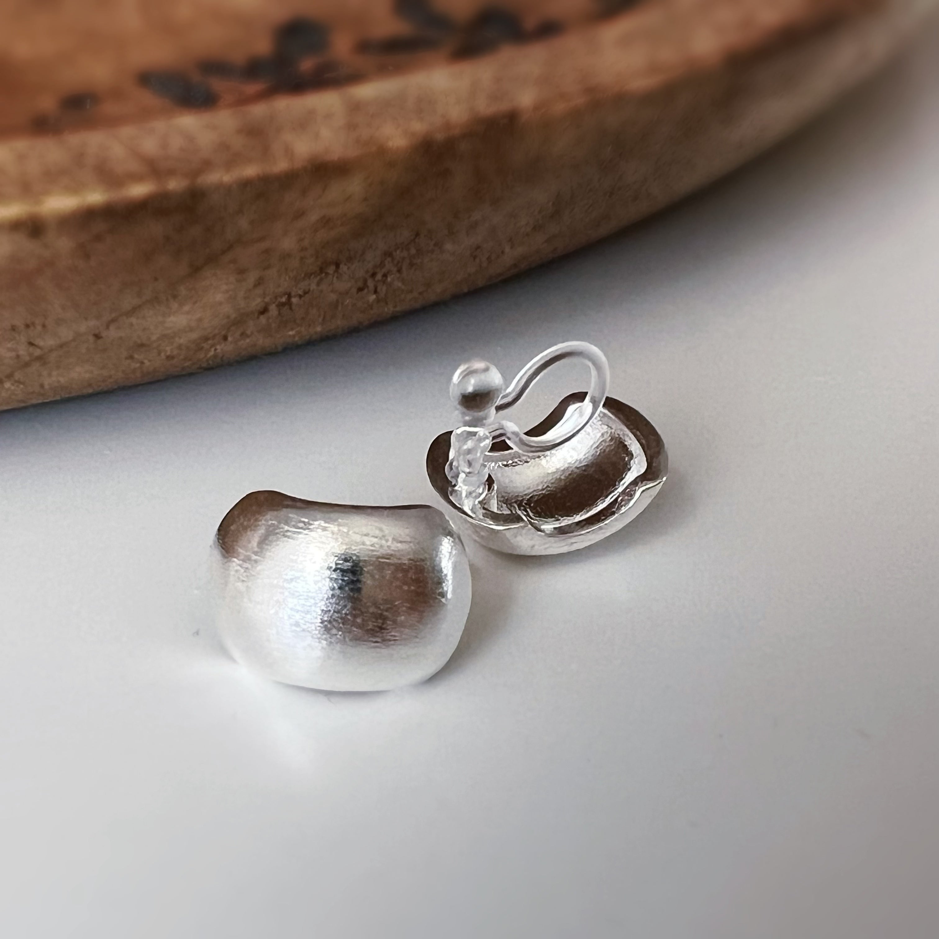 Clips d’oreilles petit carré  arrondi argenté