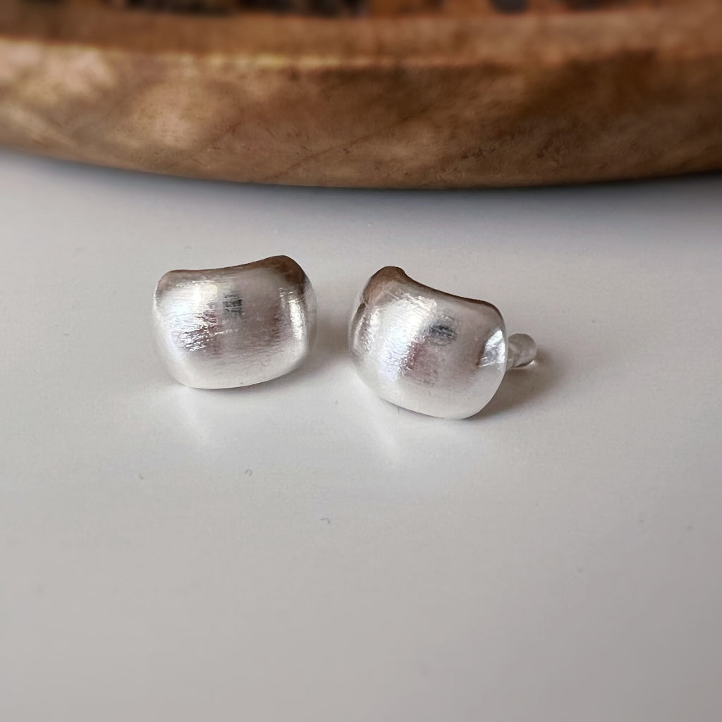 Clips d’oreilles petit carré  arrondi argenté