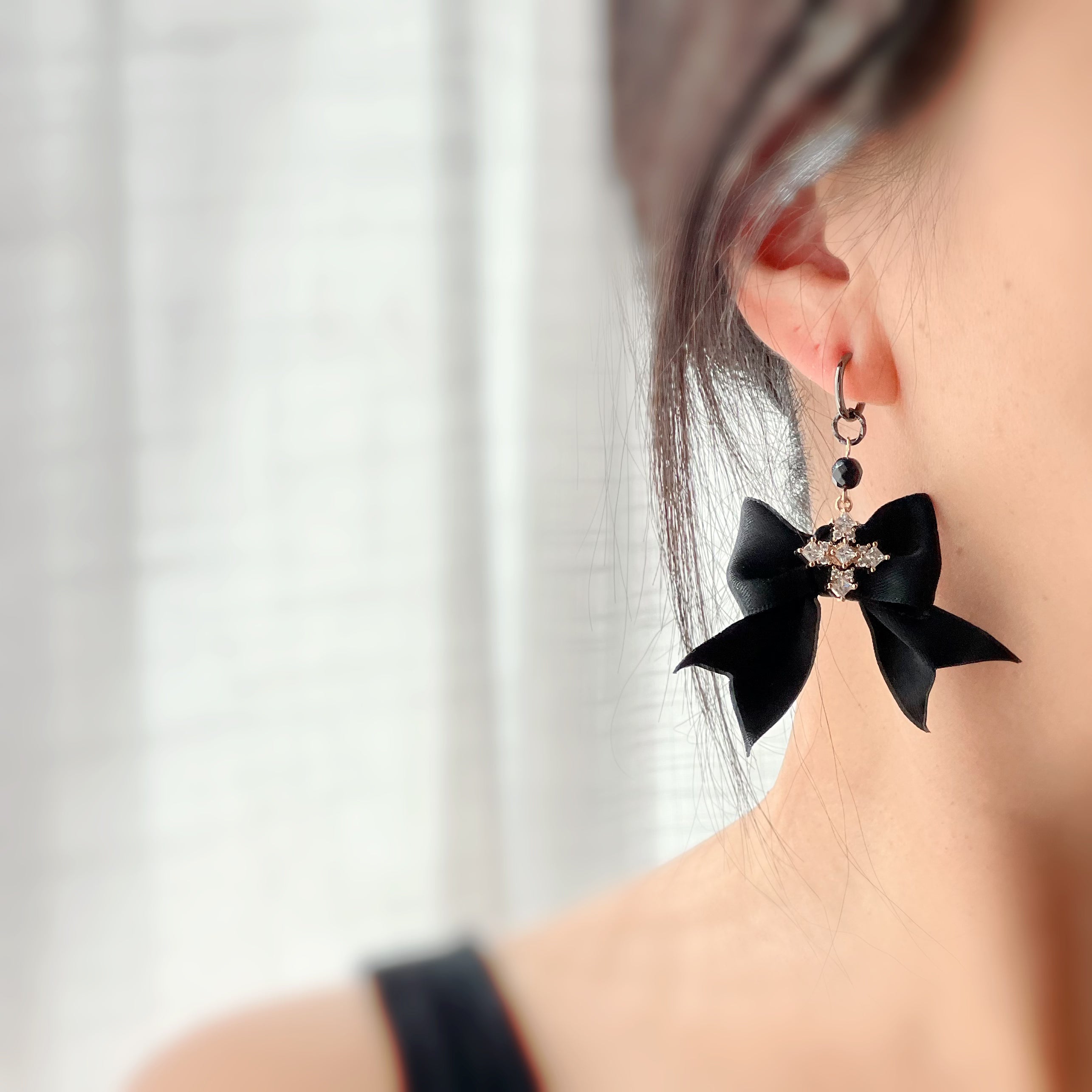 Clips créoles sans perçage Halloween – nœud noir gothique & strass
