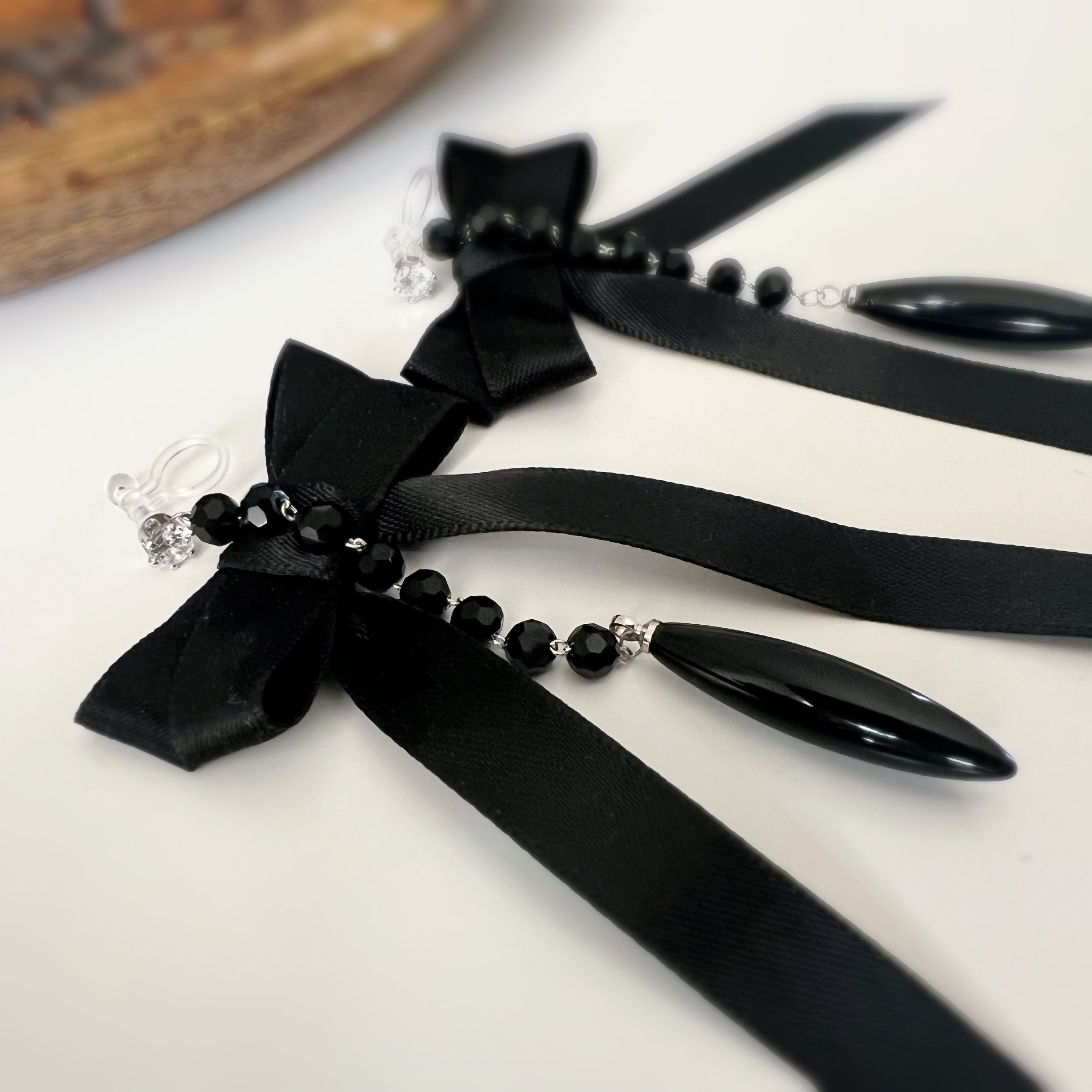 Clips d’oreilles sans perçage Halloween – nœud noir gothique
