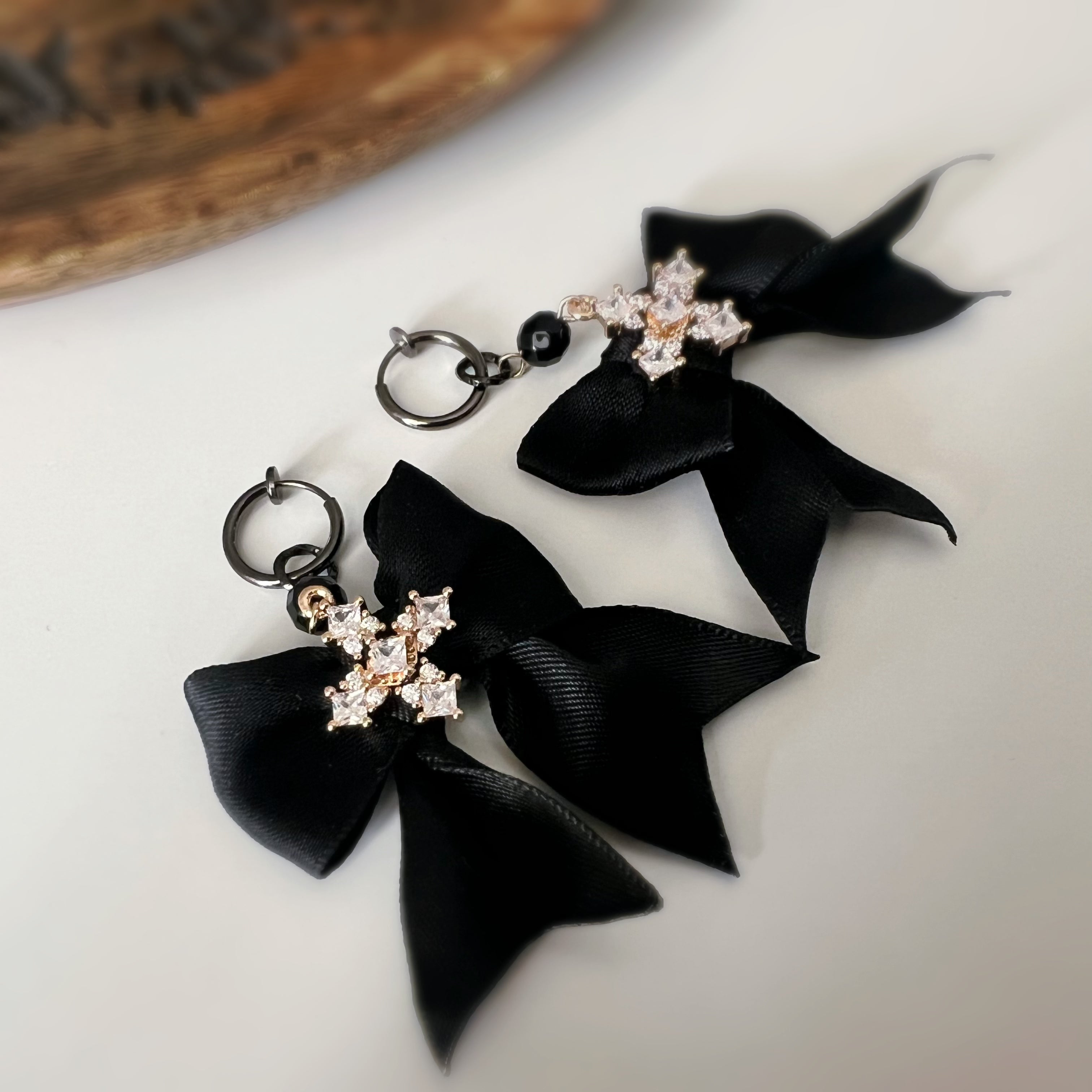 Clips créoles sans perçage Halloween – nœud noir gothique & strass