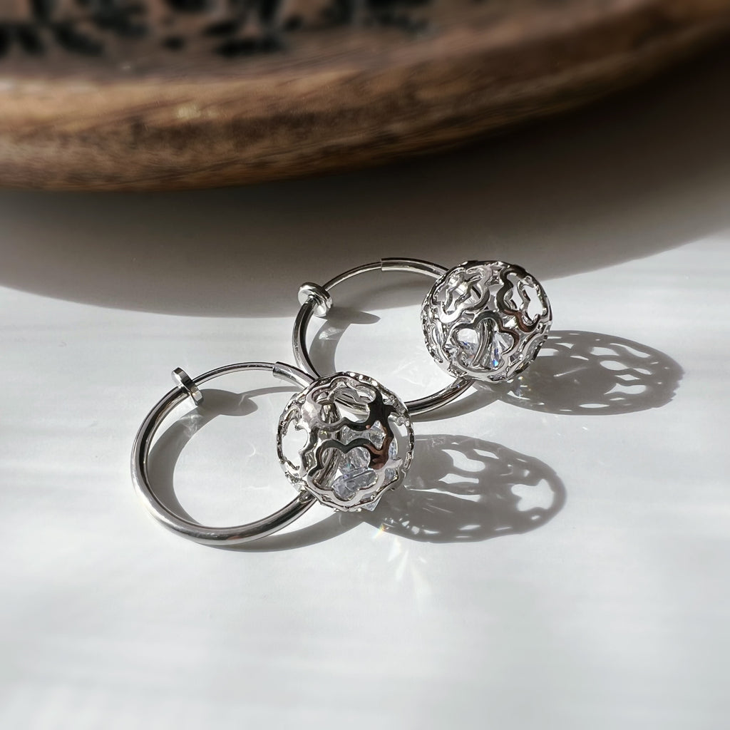 Clips créoles argentés 2-en-1 avec pendentif floral