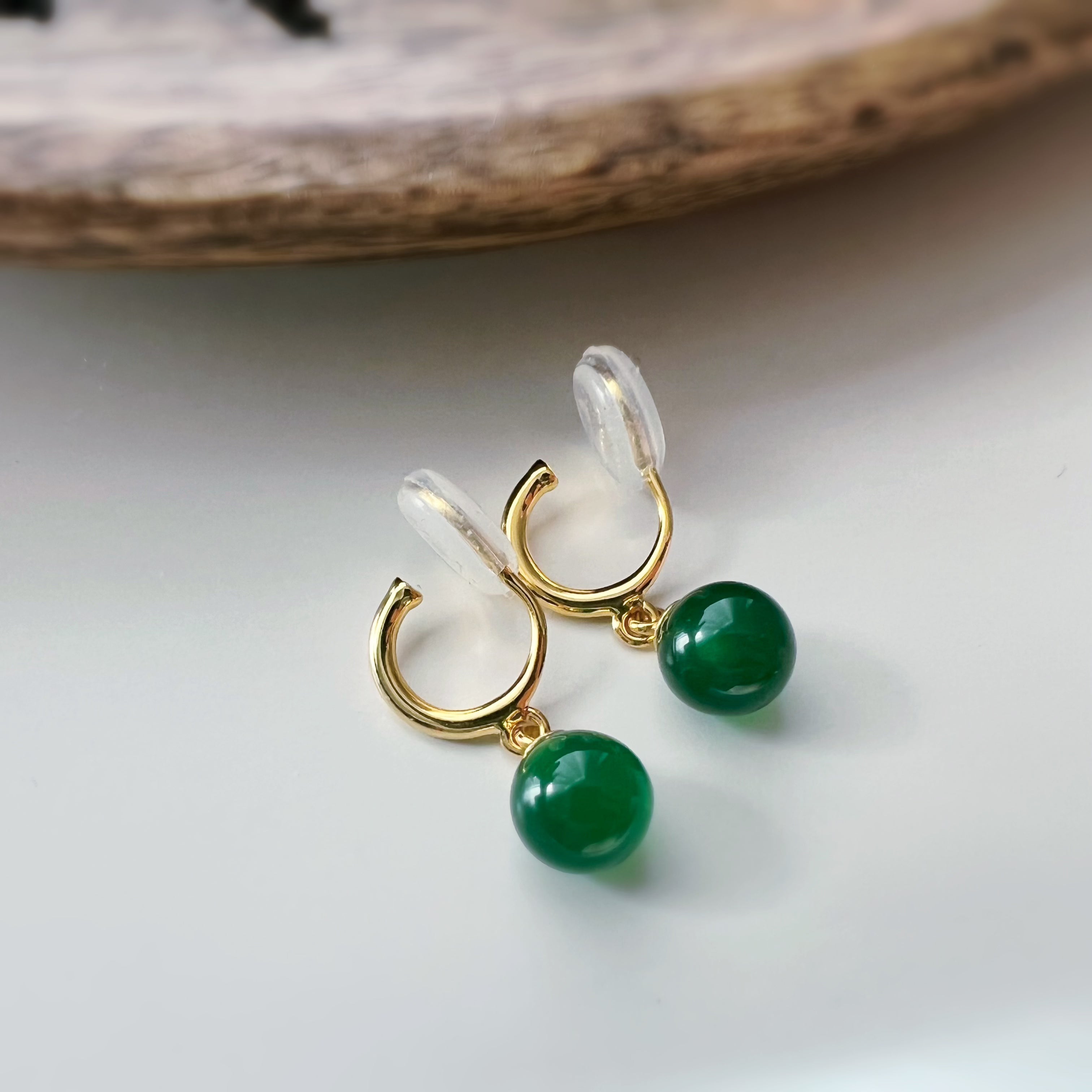Clips d’oreilles U sans perçage avec perle en agate verte