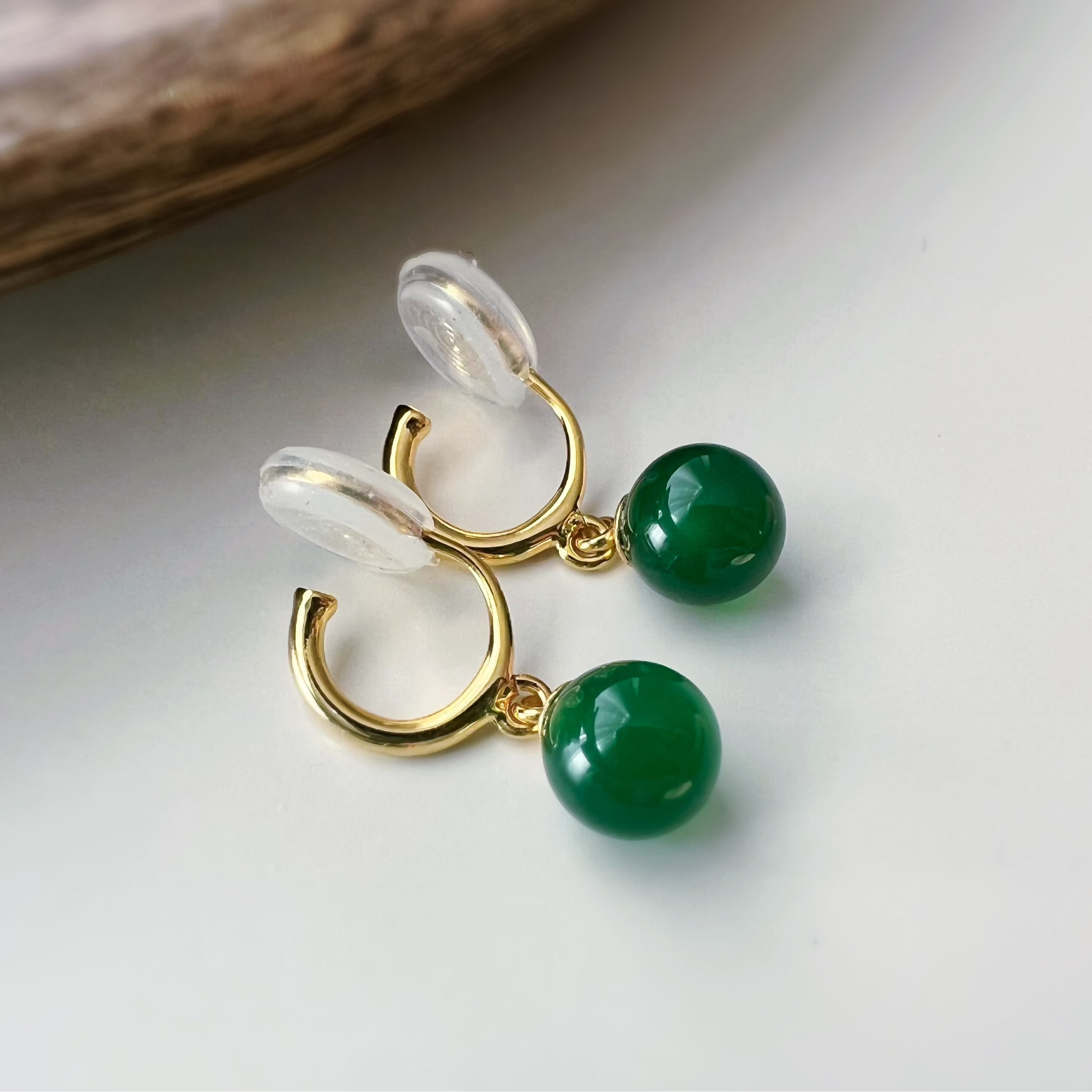 Clips d’oreilles U sans perçage avec perle en agate verte