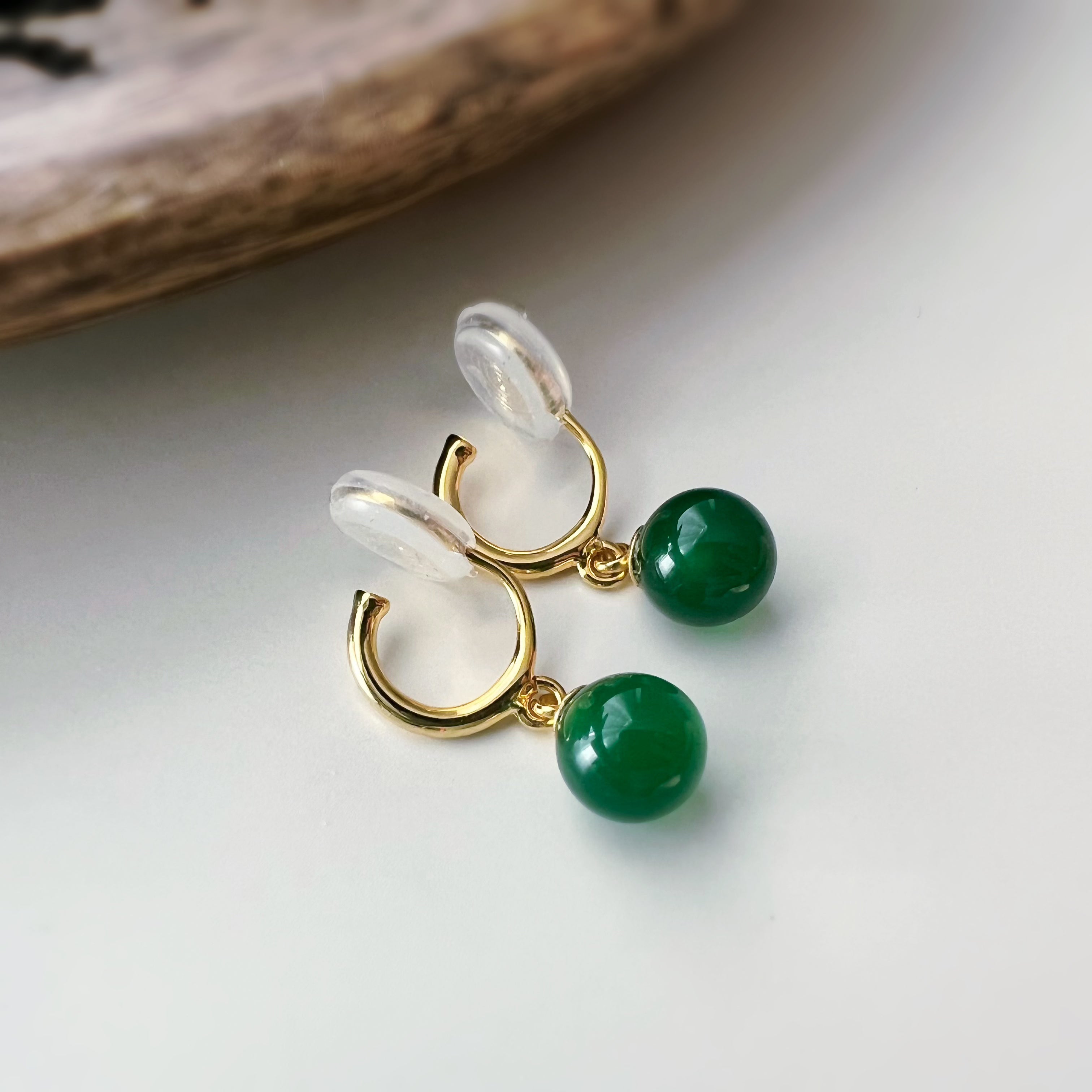 Clips d’oreilles U sans perçage avec perle en agate verte