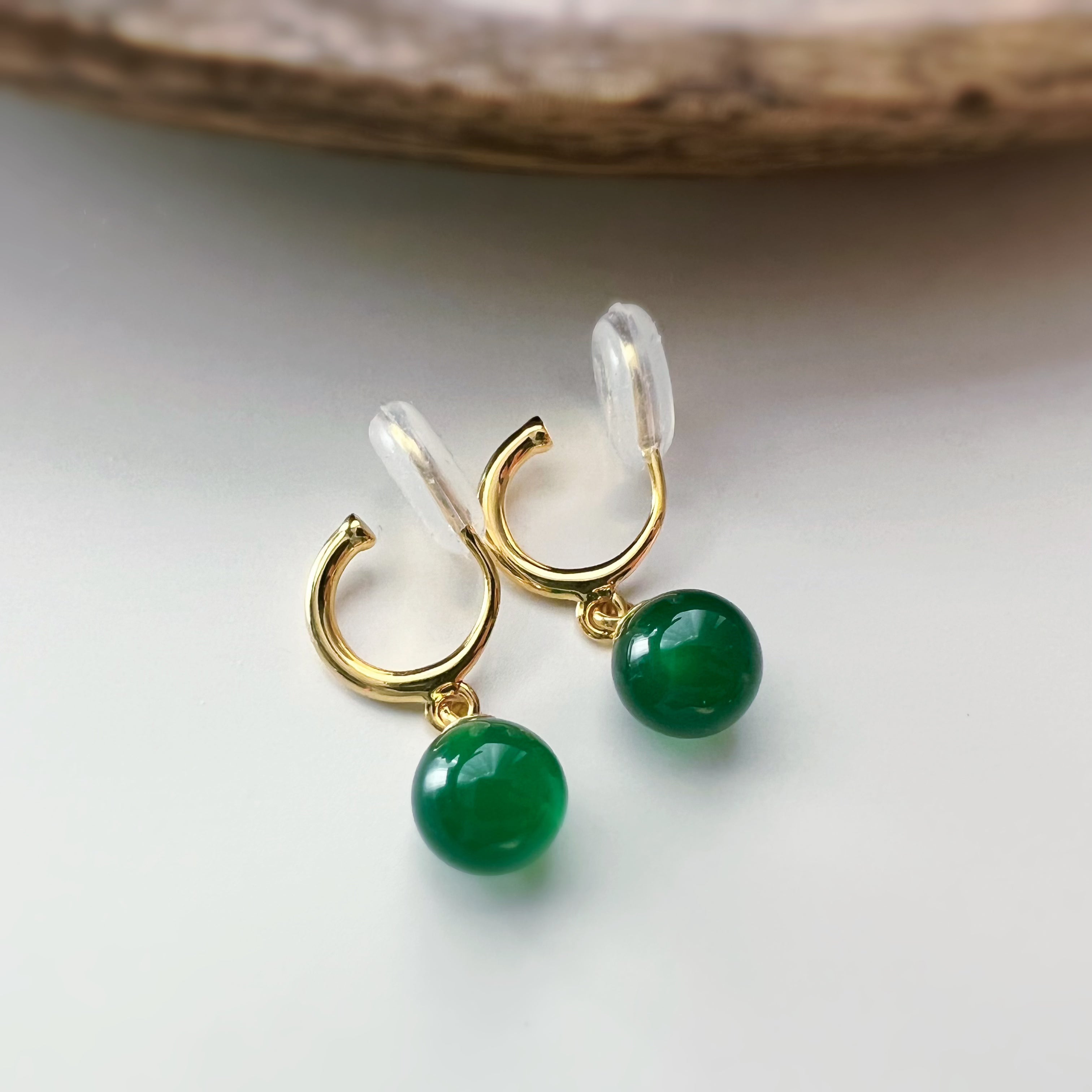 Clips d’oreilles U sans perçage avec perle en agate verte