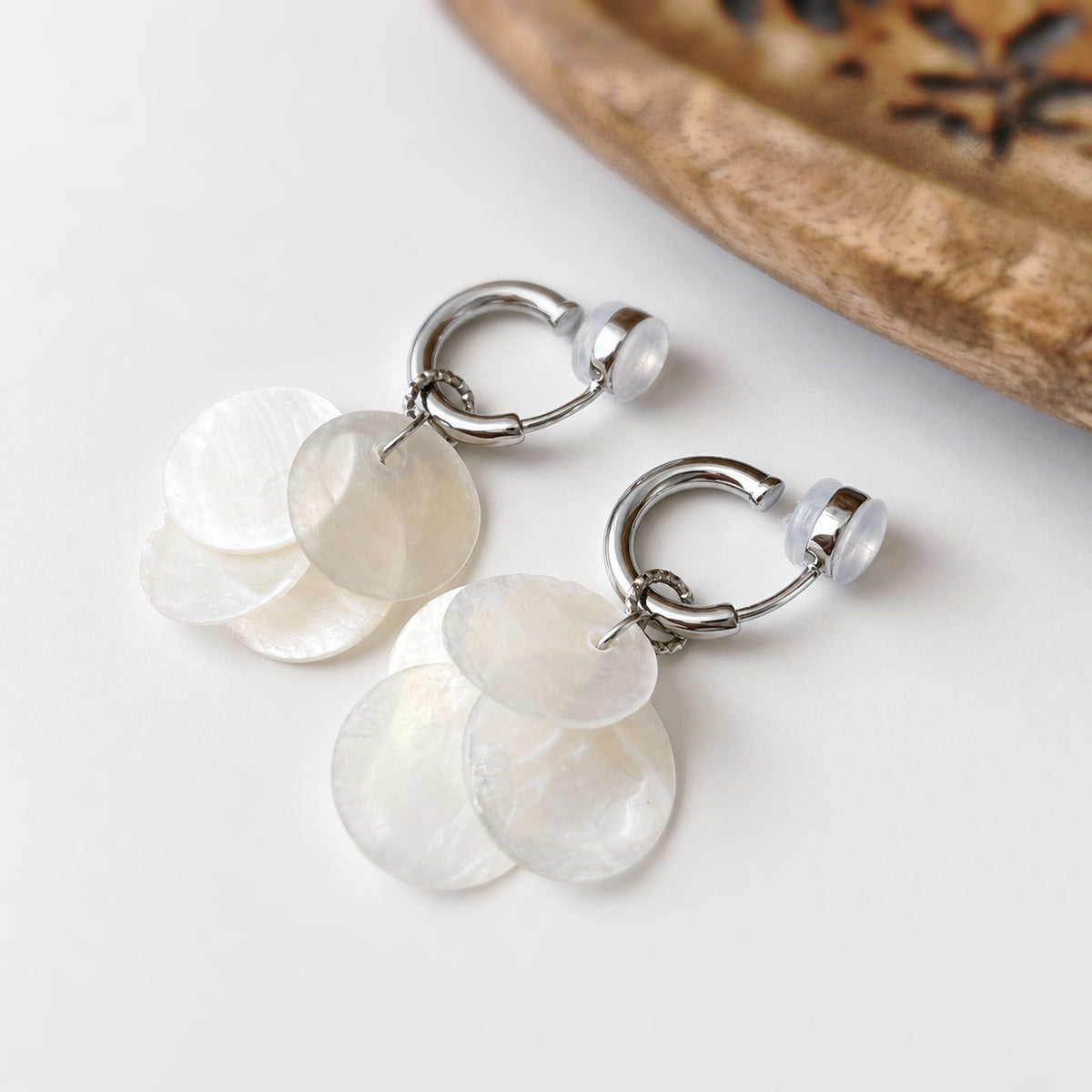 Clips U 2-en-1 nacre blanche – Pendentif amovible