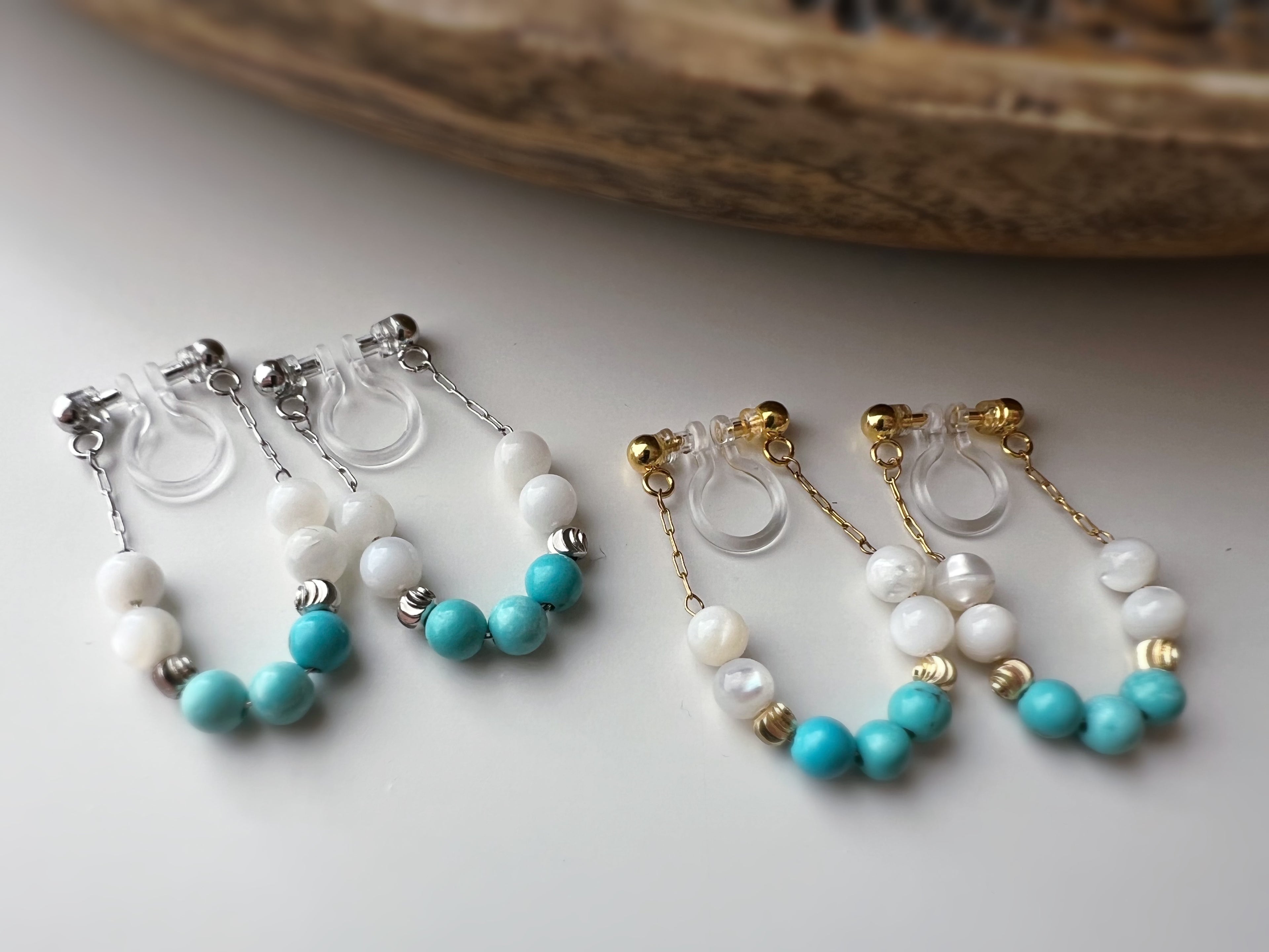 Chaîne & mini perles turquoise / blanches