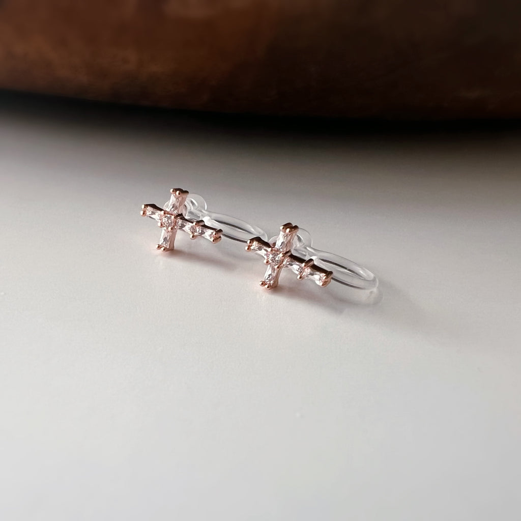 Clips d’oreilles sans perçage croix fine strass