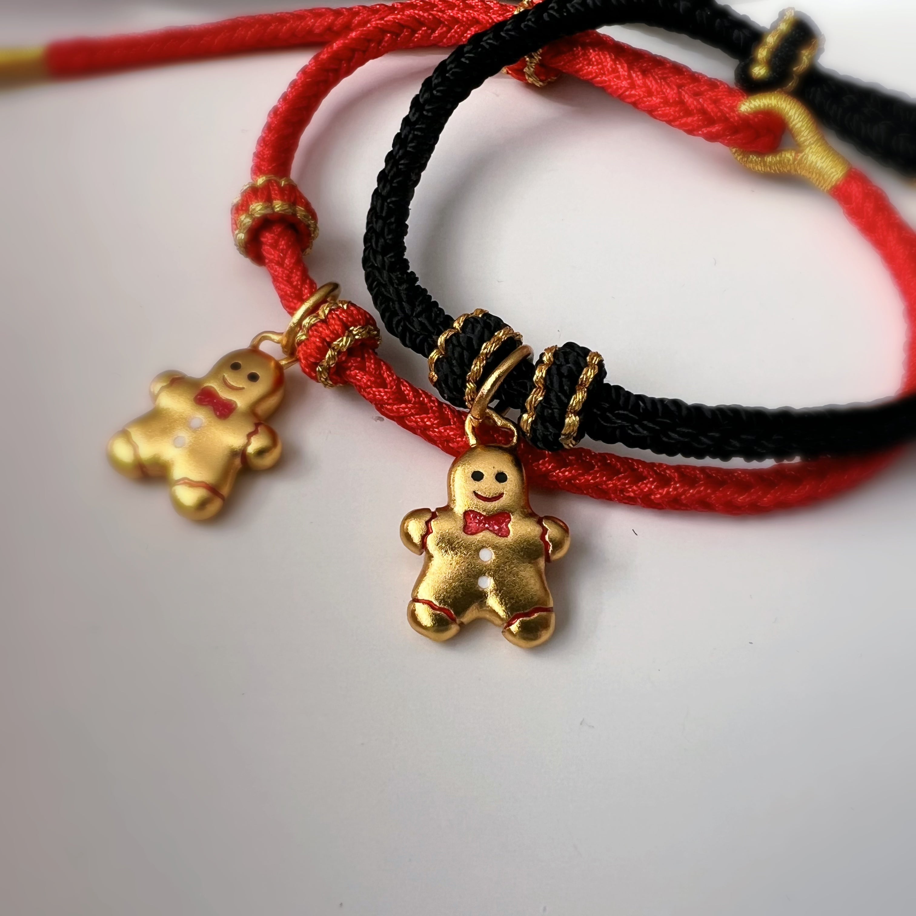 Bracelet de Noël tressé avec pain d’épices doré