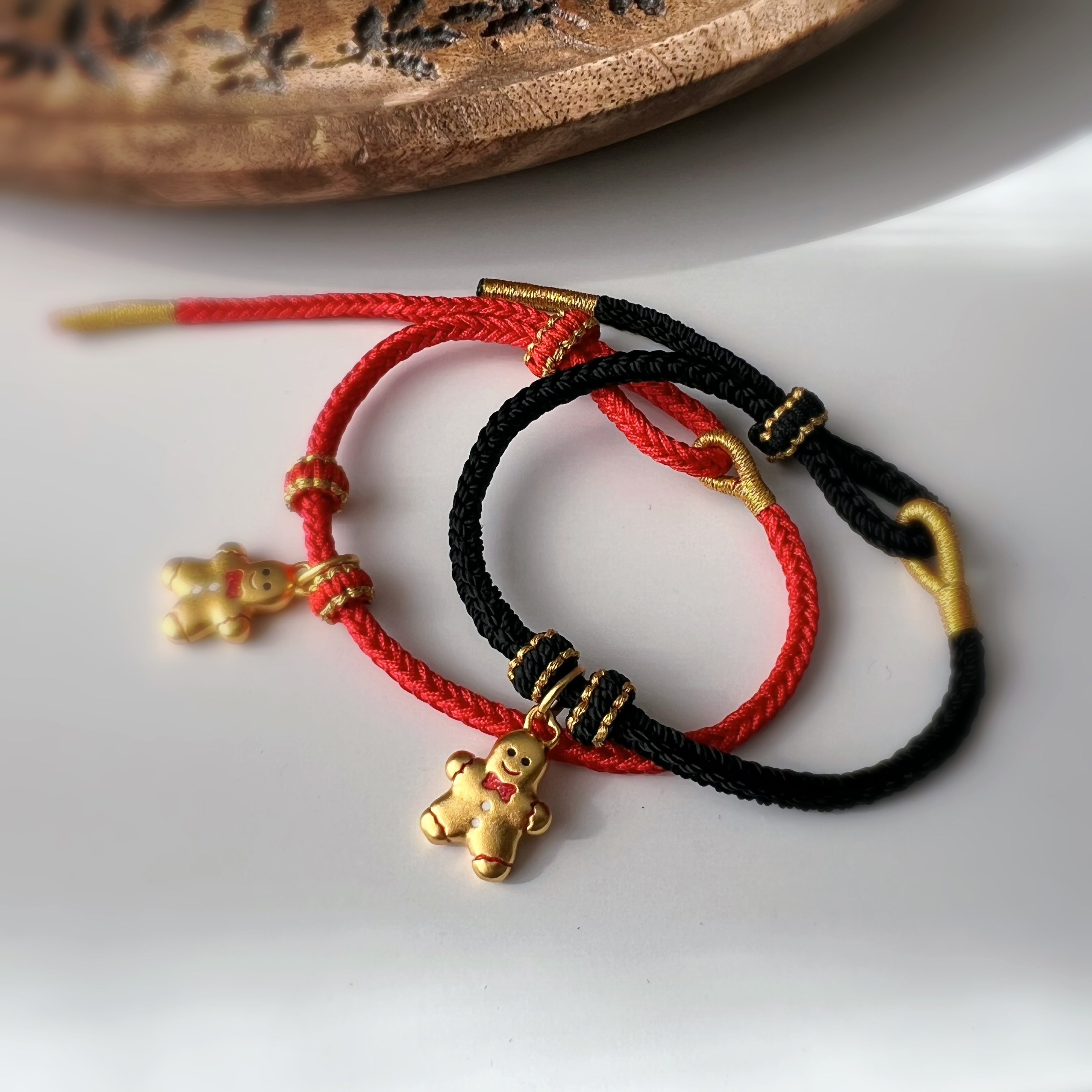 Bracelet de Noël tressé avec pain d’épices doré