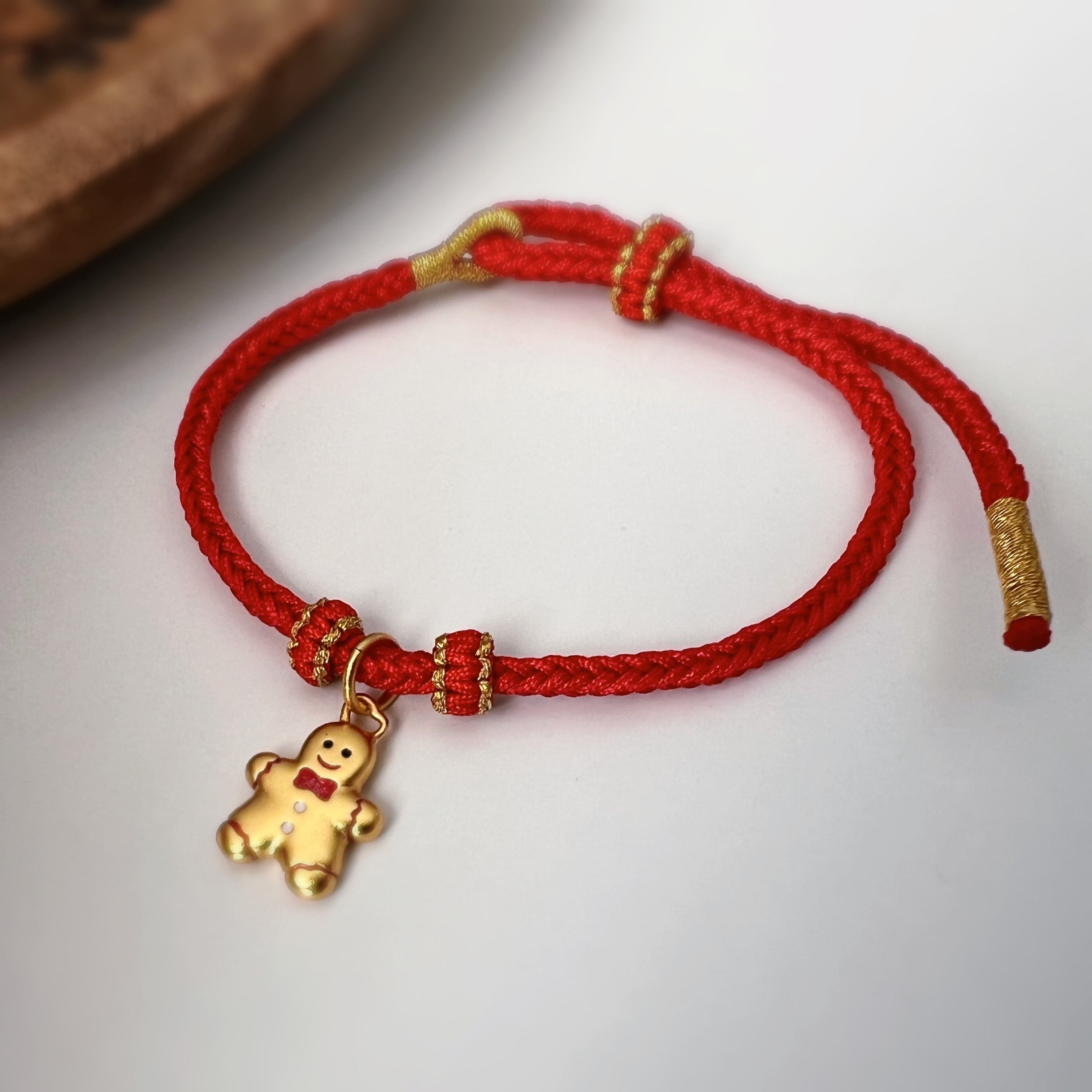 Bracelet de Noël tressé avec pain d’épices doré