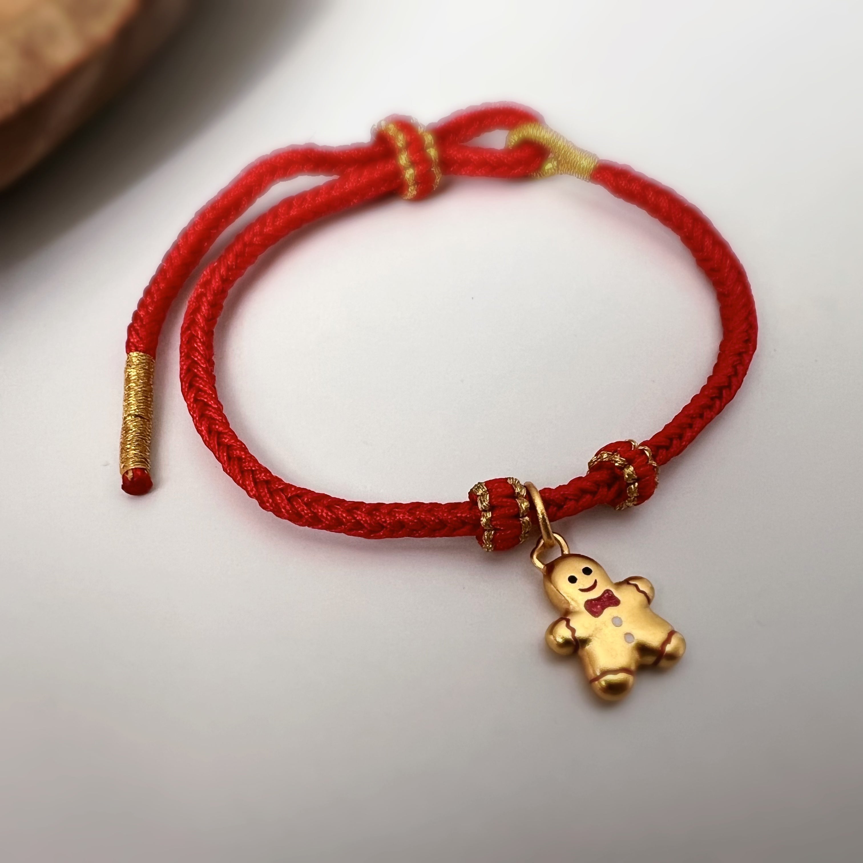 Bracelet de Noël tressé avec pain d’épices doré