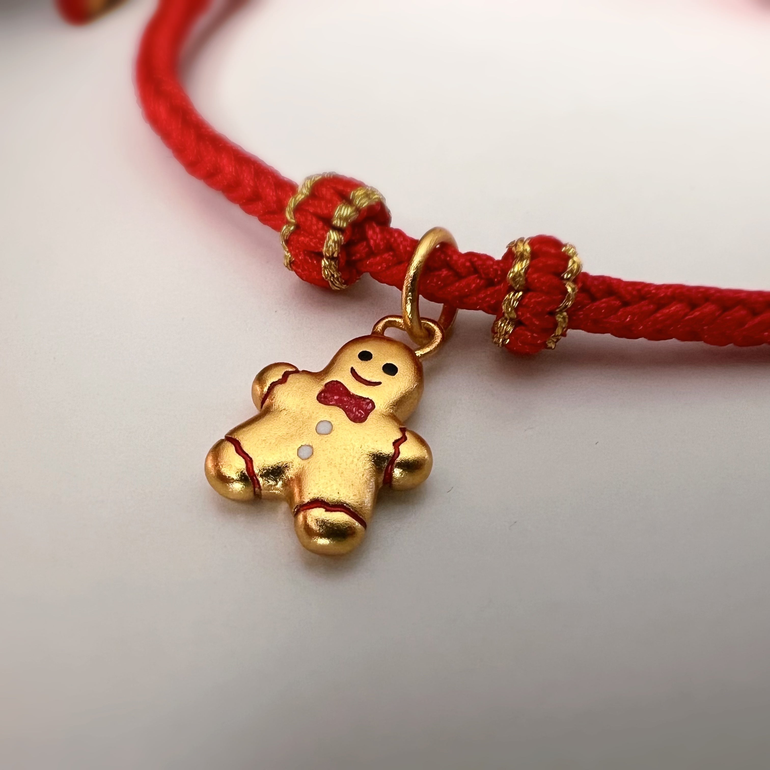 Bracelet de Noël tressé avec pain d’épices doré