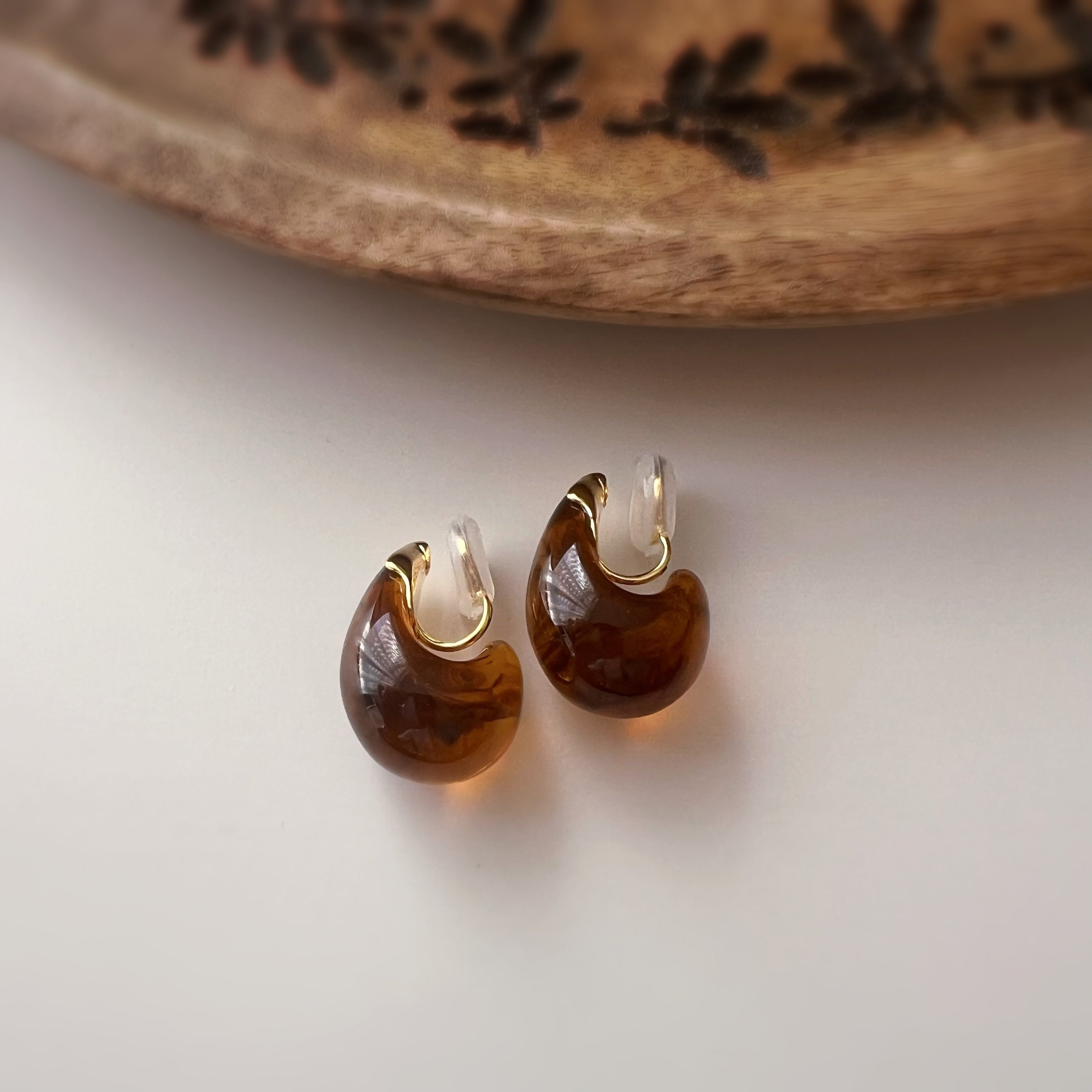 Résine Ambrée – Forme Courbe clips d’oreilles