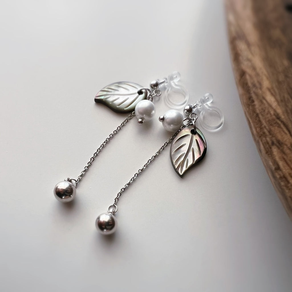 Clips d’oreilles feuille coquillage nacré