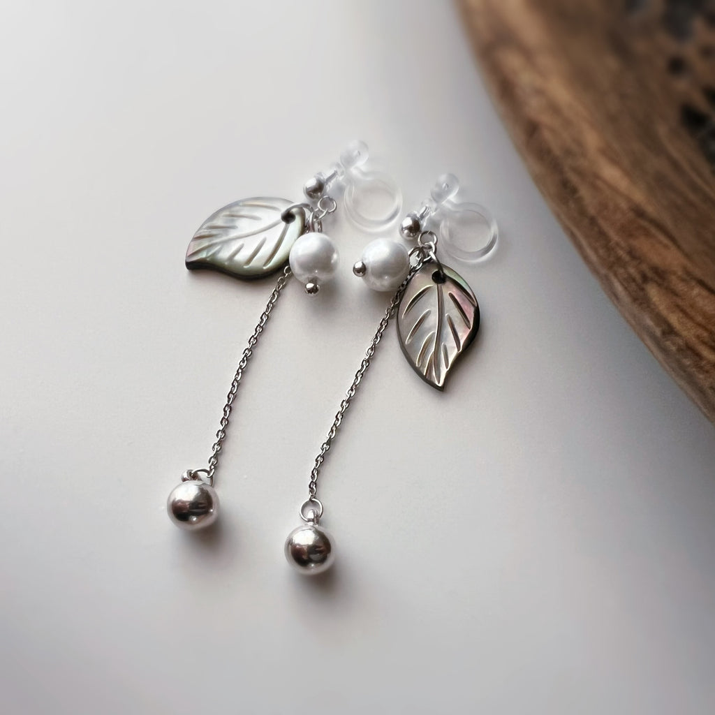 Clips d’oreilles feuille coquillage nacré
