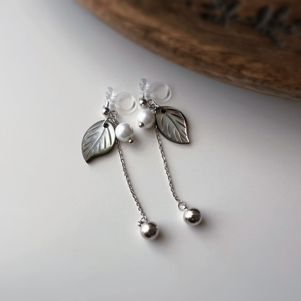 Clips d’oreilles feuille coquillage nacré