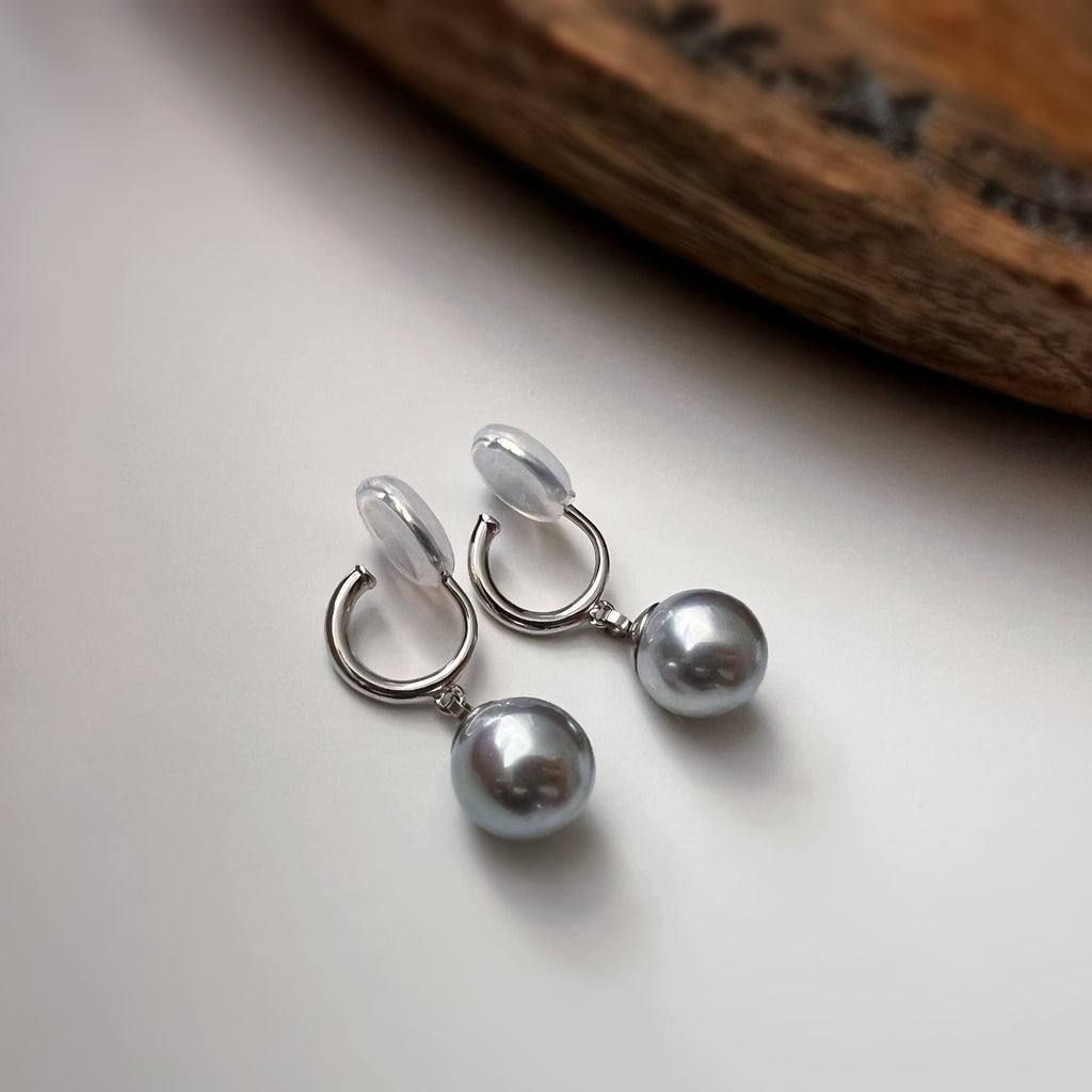 Clips d’oreilles perle grise nacrée