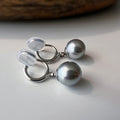 Clips d’oreilles perle grise nacrée