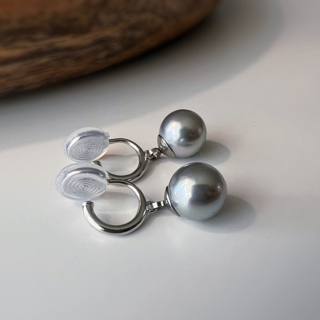 Clips d’oreilles perle grise nacrée