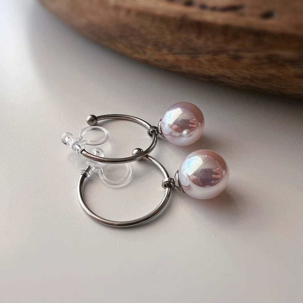 Clips d’oreilles créoles perle rose nacrée