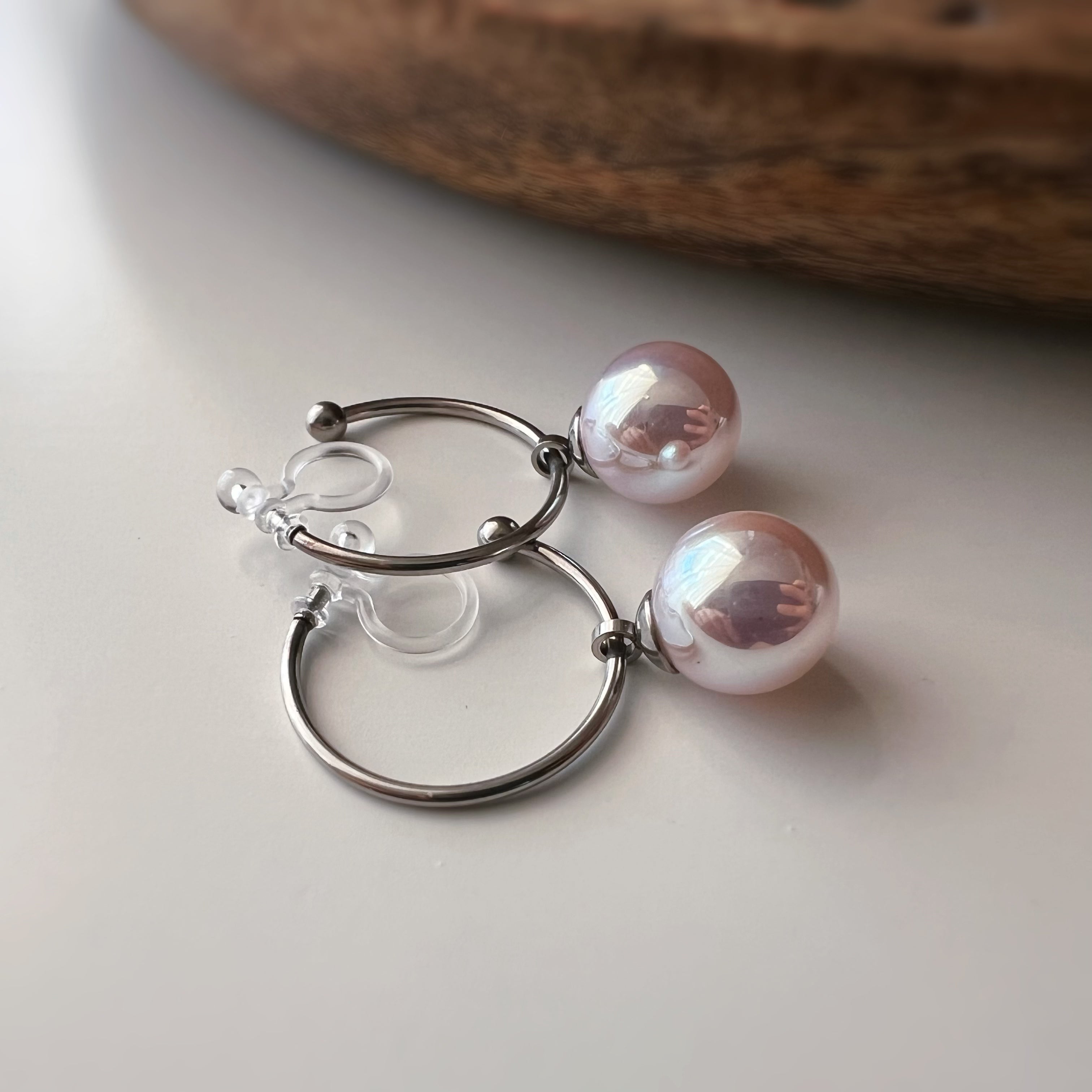 Clips d’oreilles créoles perle rose nacrée
