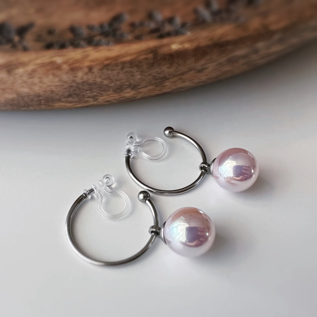 Clips d’oreilles créoles perle rose nacrée