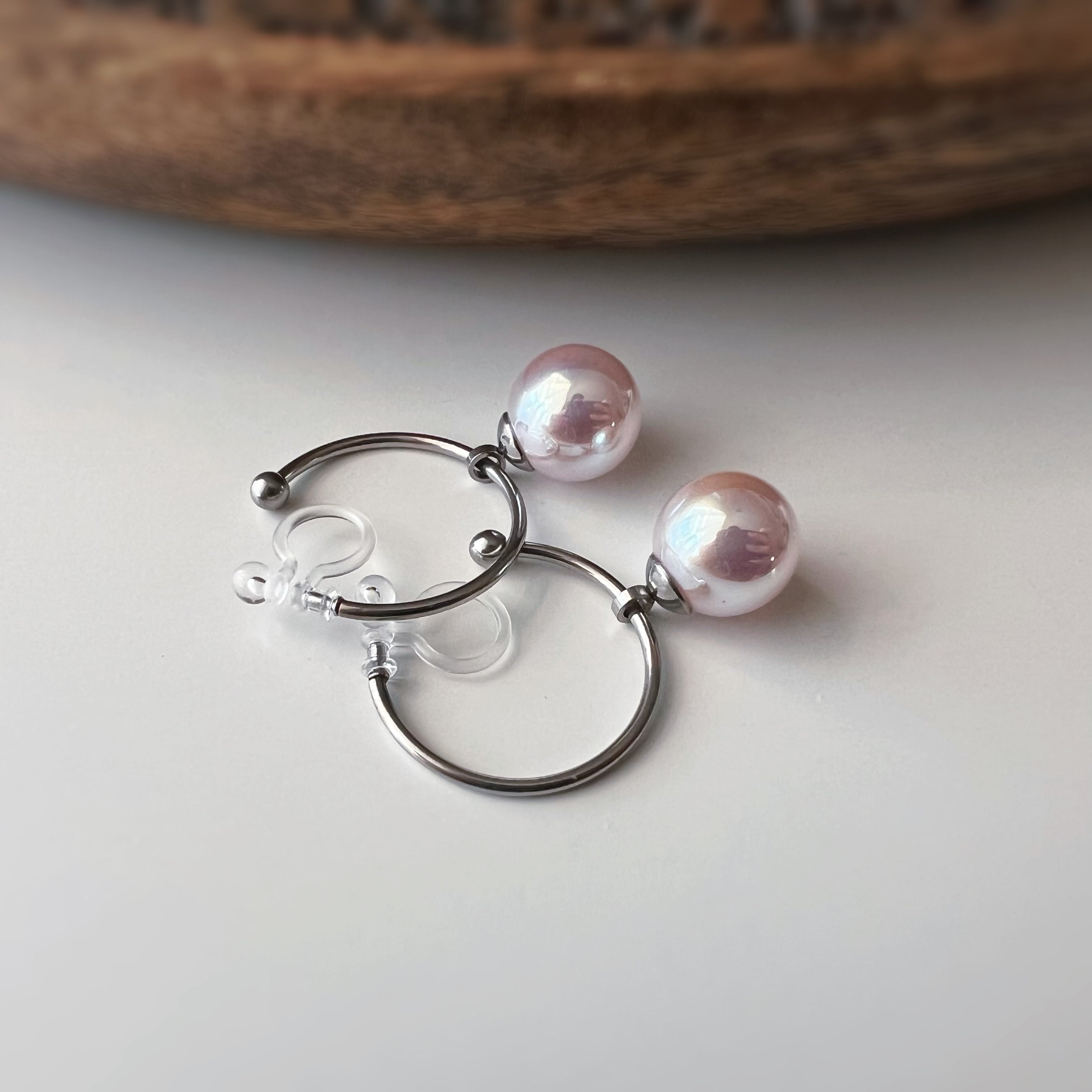 Clips d’oreilles créoles perle rose nacrée