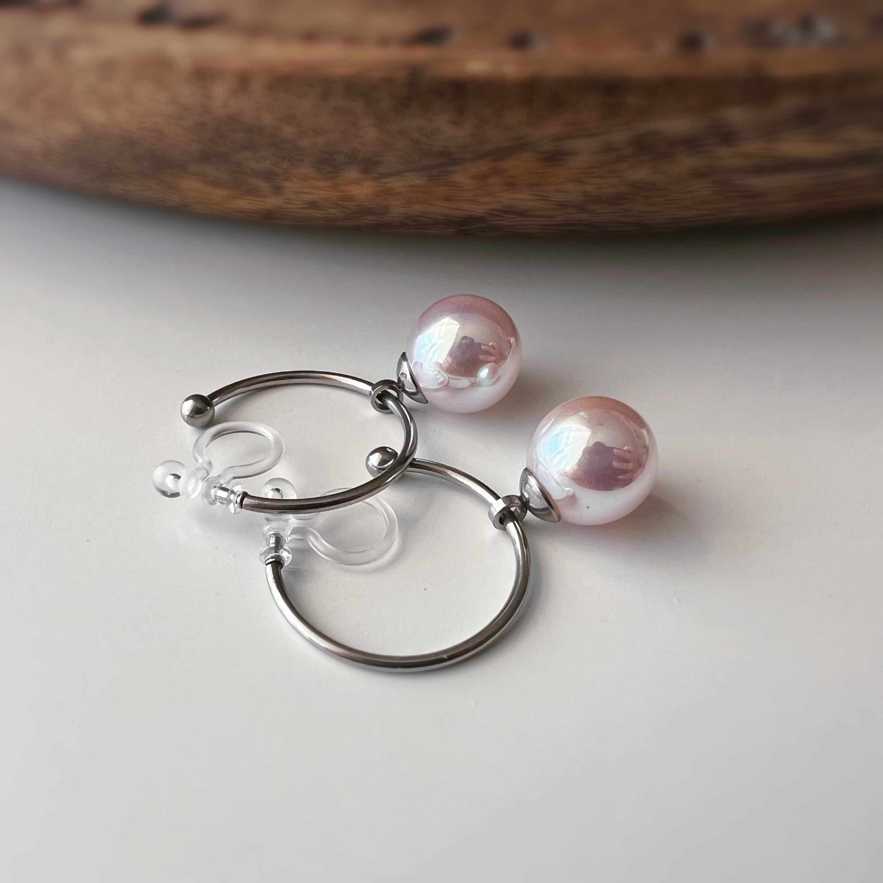 Clips d’oreilles créoles perle rose nacrée