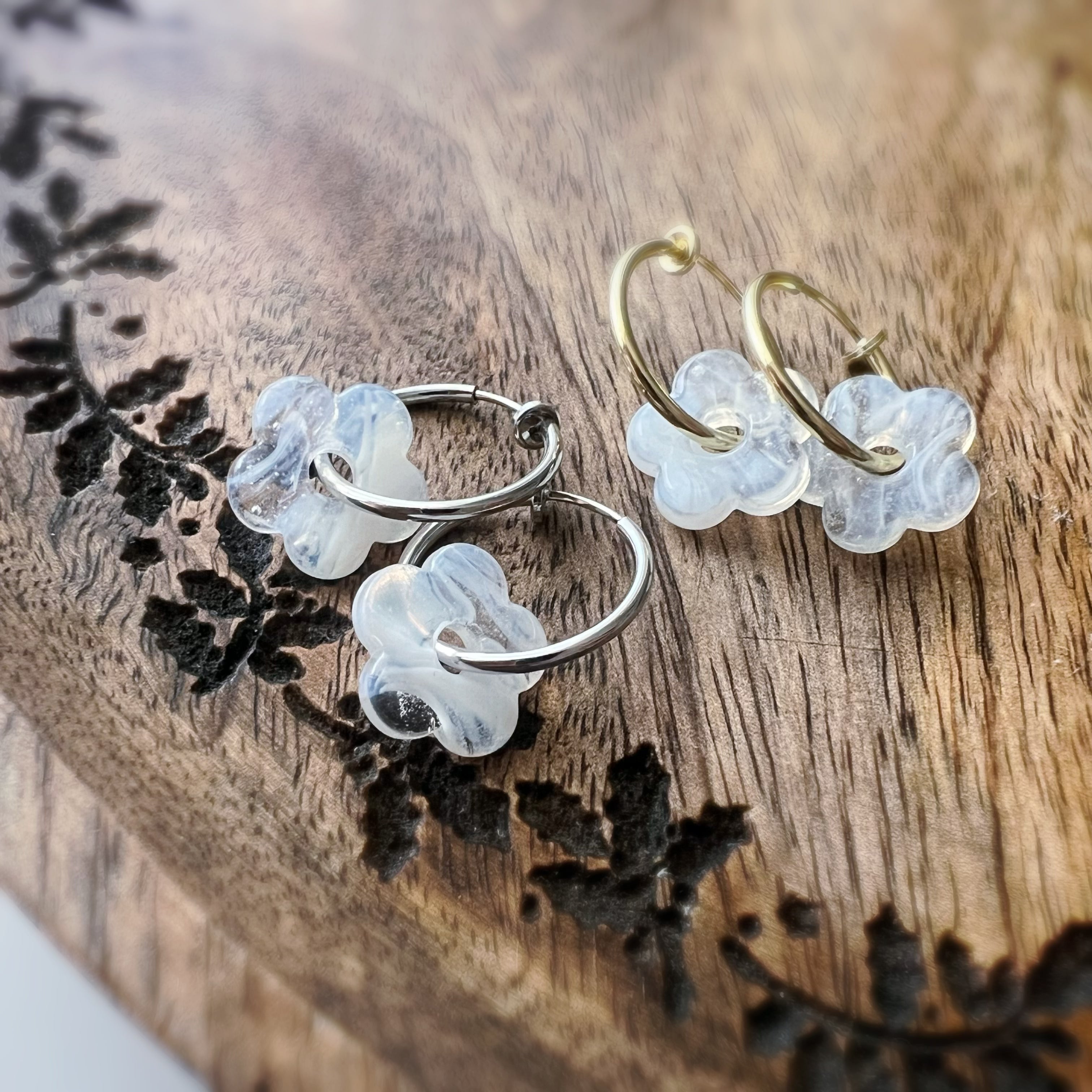 Clips créoles sans perçage fleur blanche 2 en 1