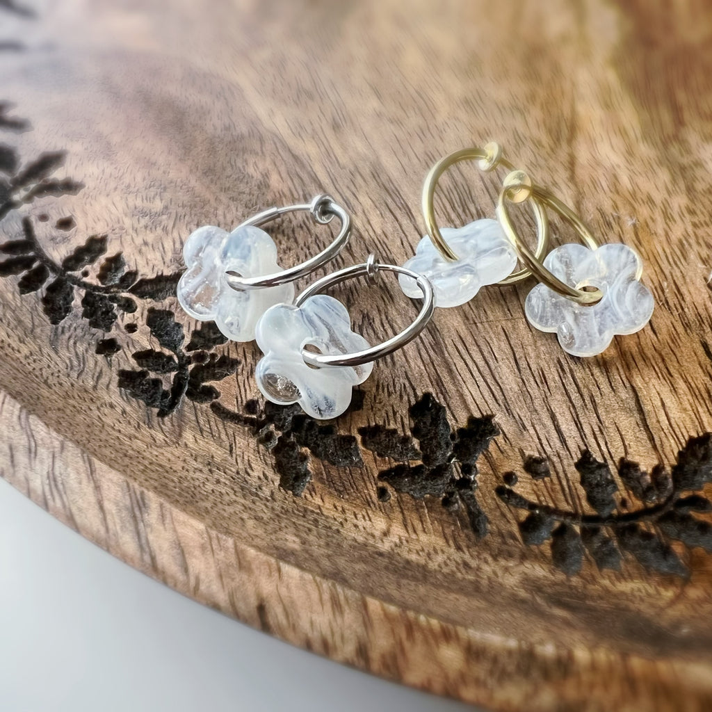 Clips créoles sans perçage fleur blanche 2 en 1