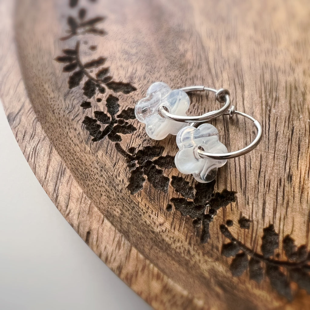 Clips créoles sans perçage fleur blanche 2 en 1
