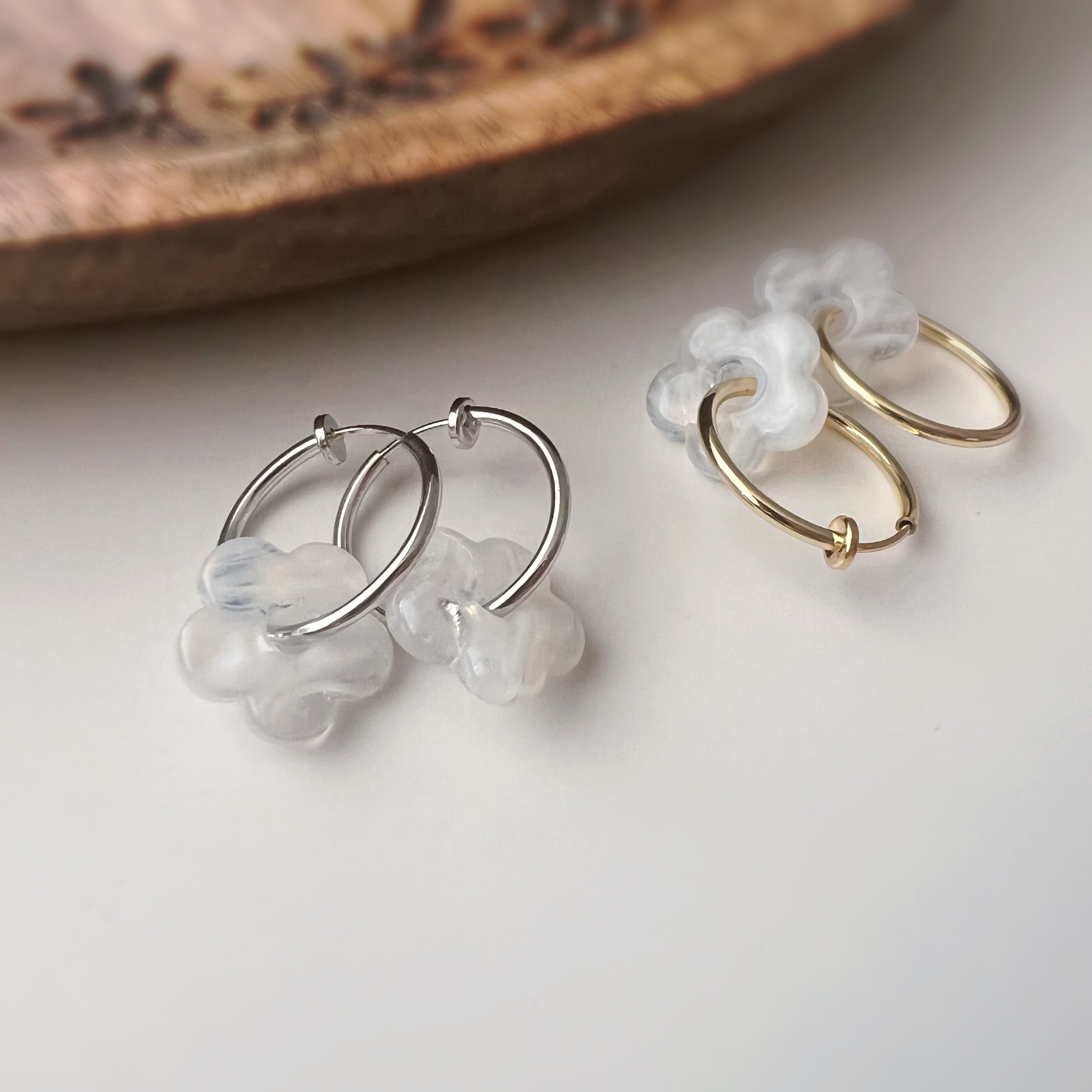 Clips créoles sans perçage fleur blanche 2 en 1