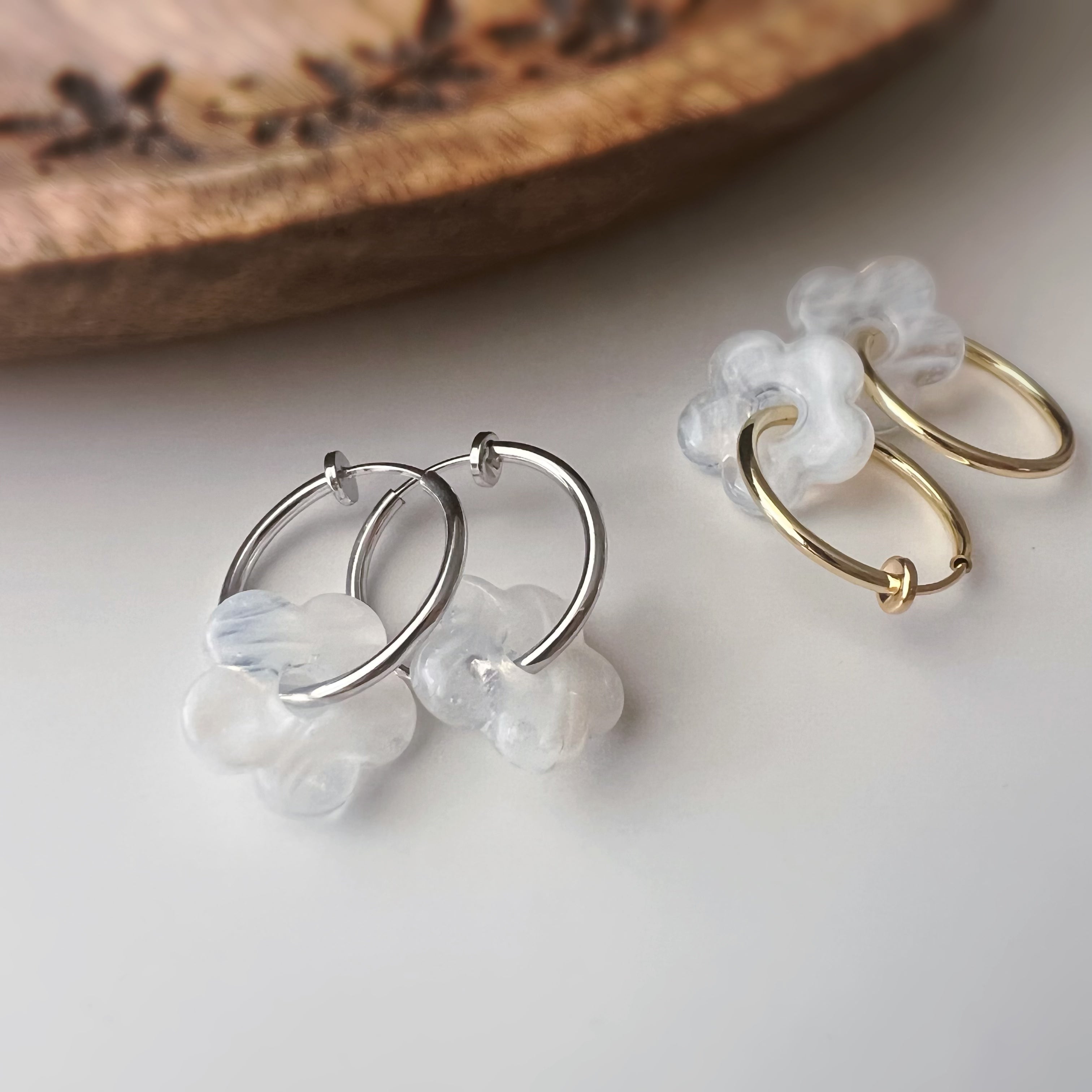 Clips créoles sans perçage fleur blanche 2 en 1
