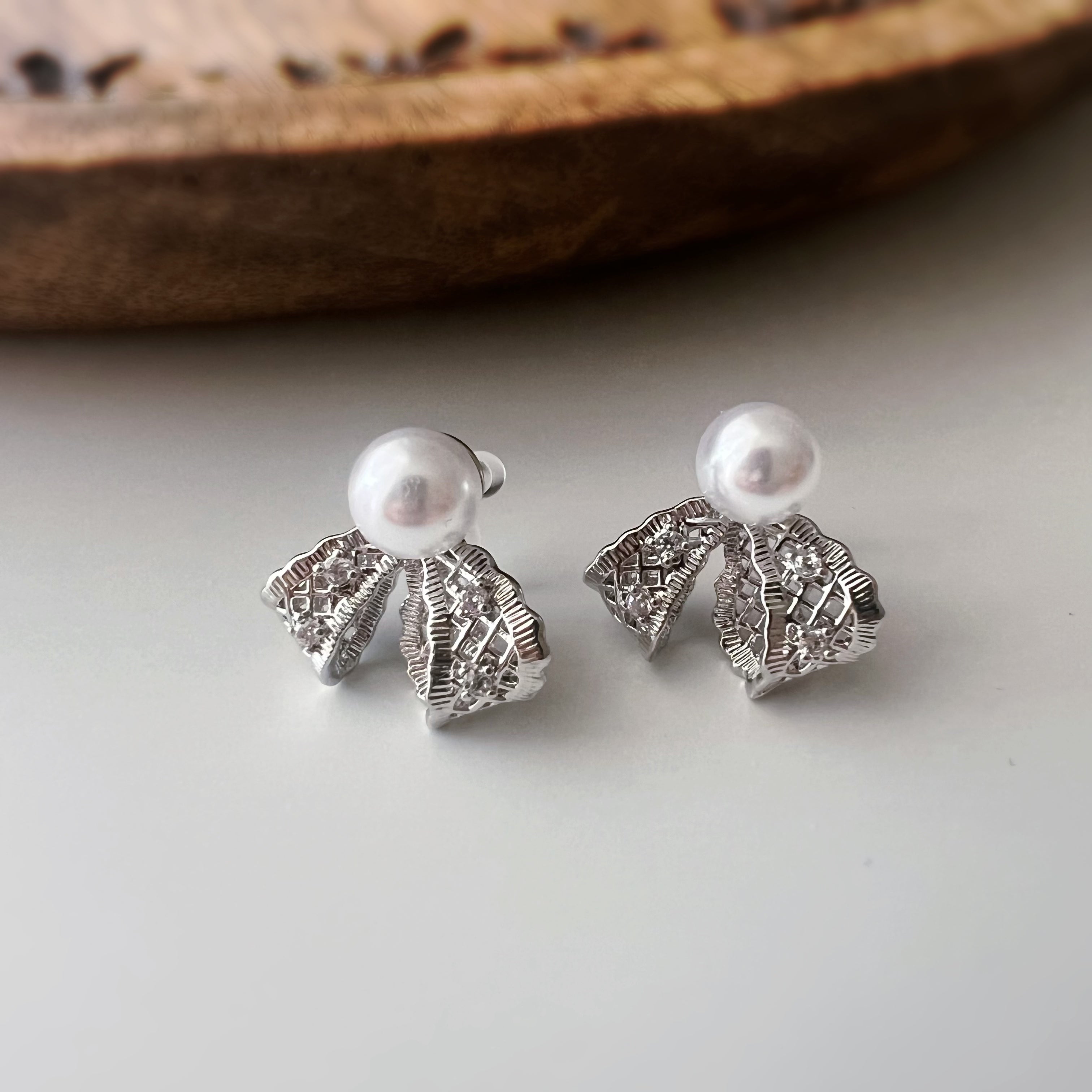Clips d’oreilles ruban perle blanche