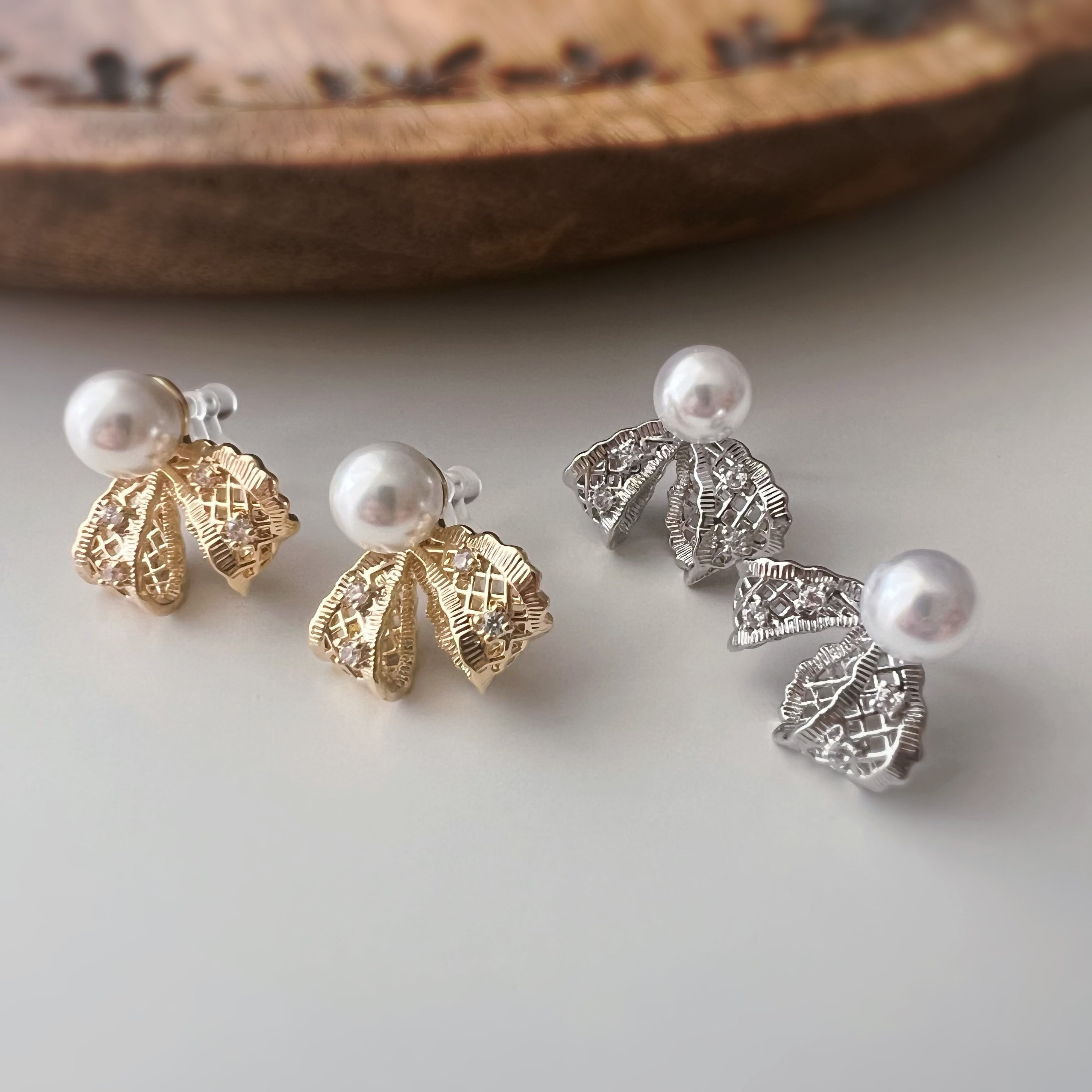Clips d’oreilles ruban perle blanche
