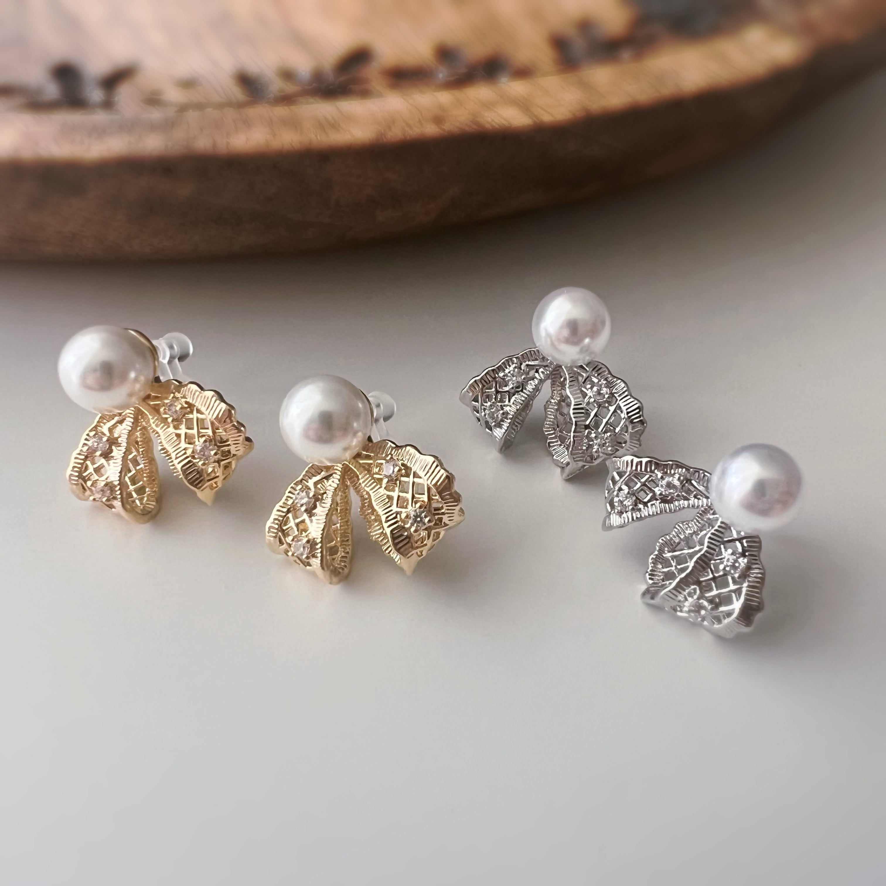 Clips d’oreilles ruban perle blanche