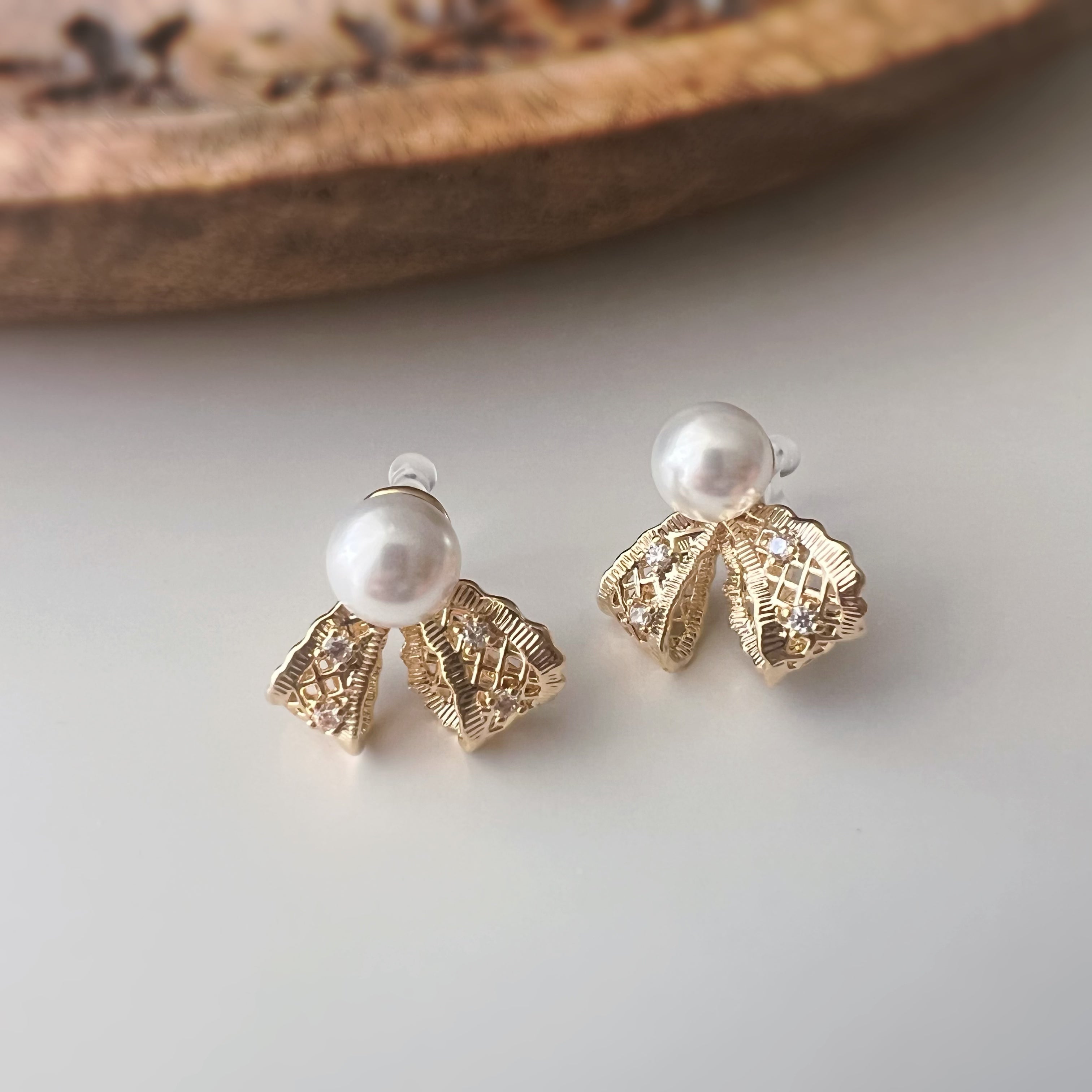 Clips d’oreilles ruban perle blanche