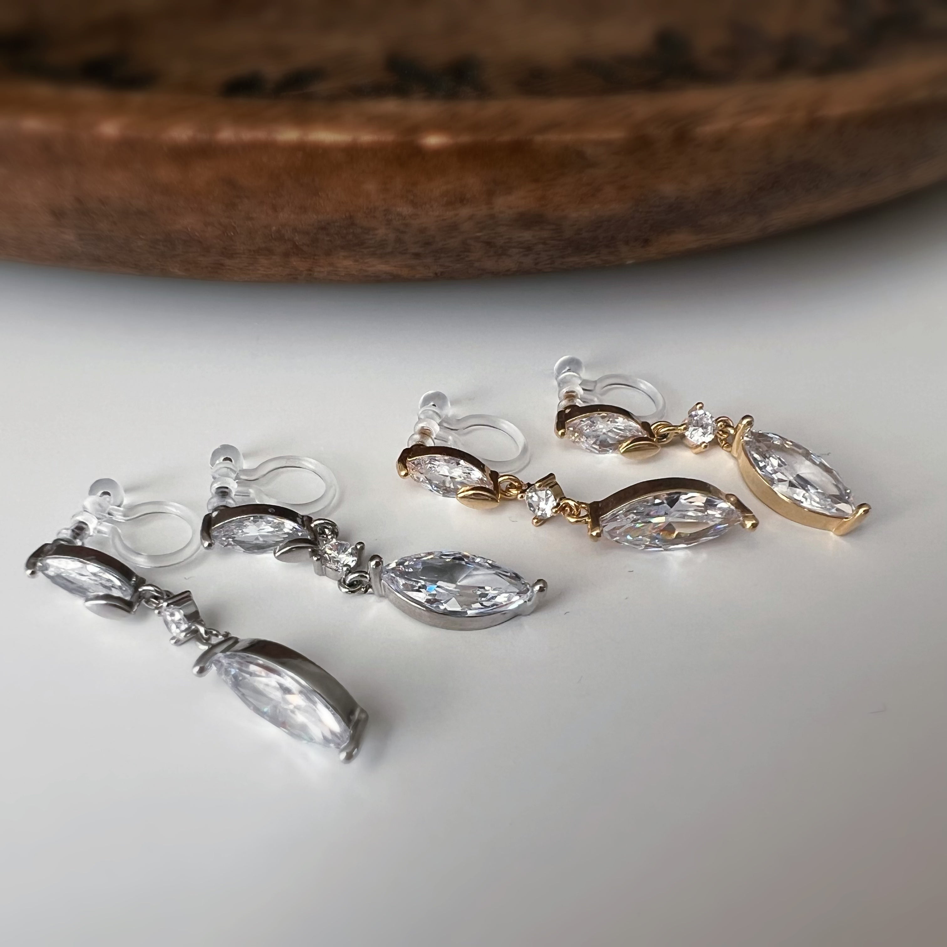 Clips d'oreilles goutte zircon pendante