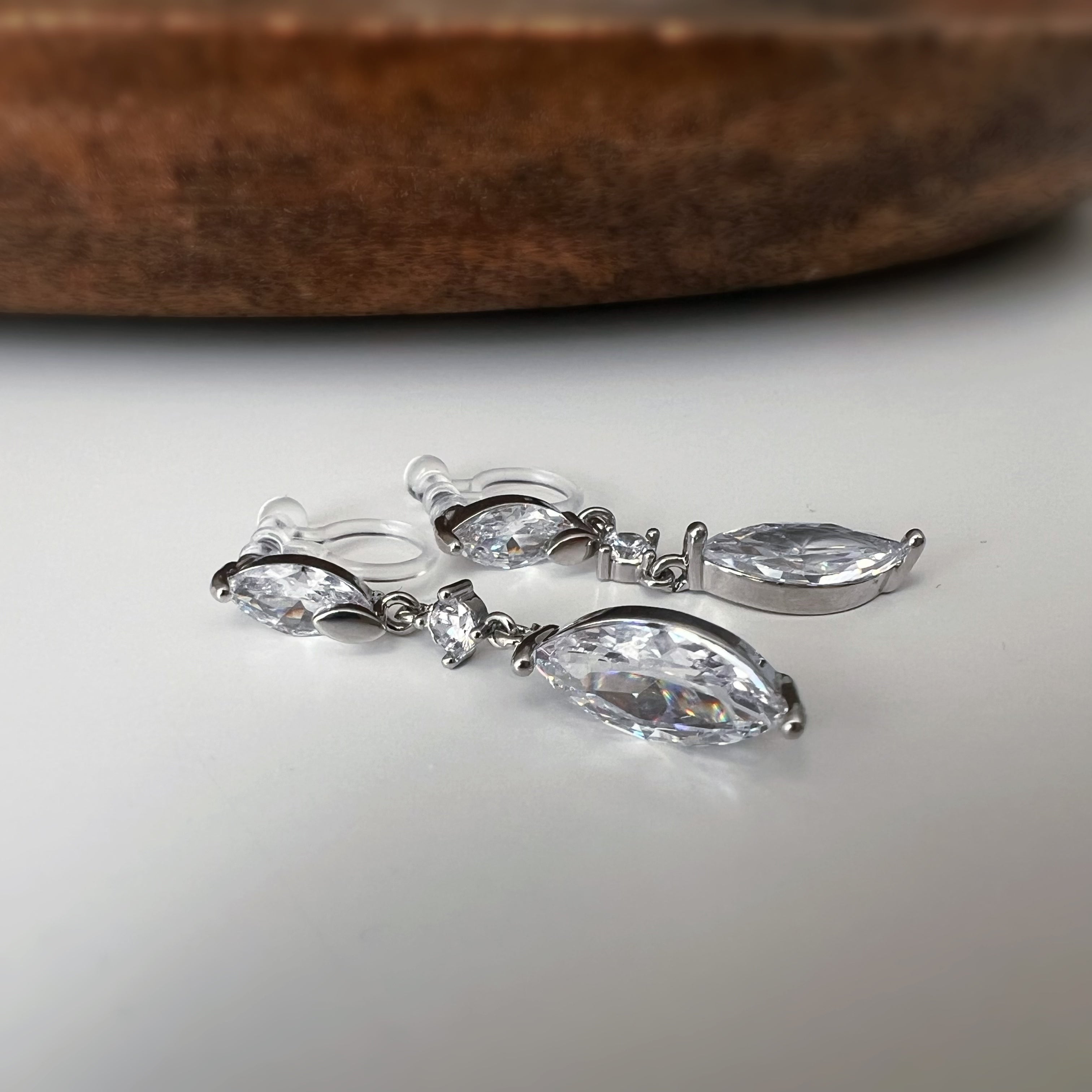 Clips d'oreilles goutte zircon pendante