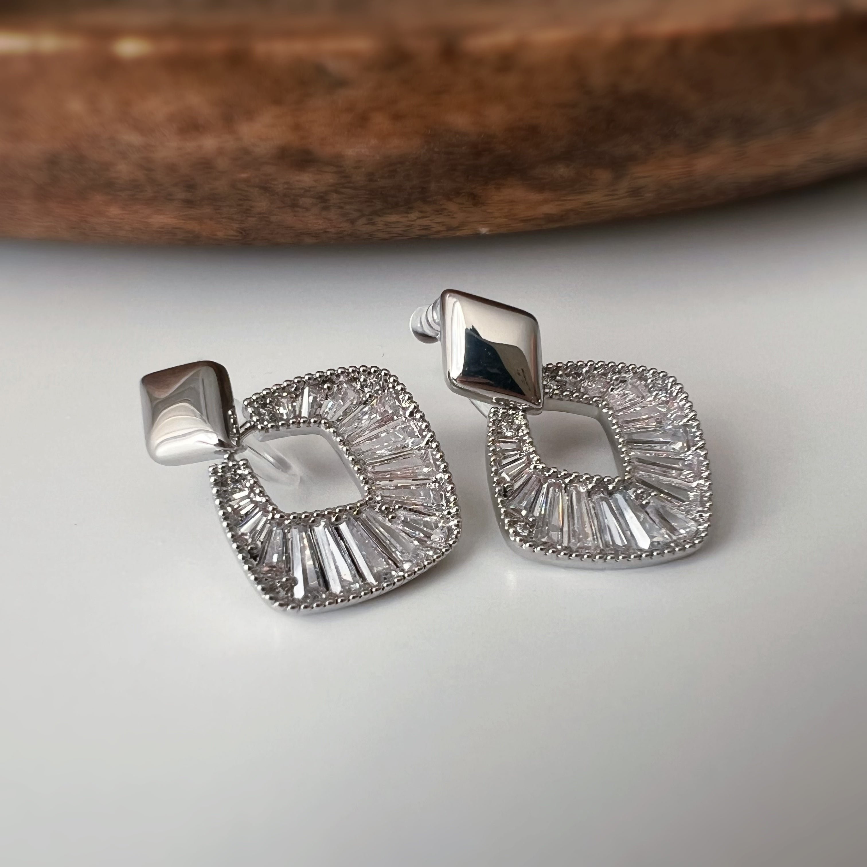 Clips d’oreilles géométriques scintillants