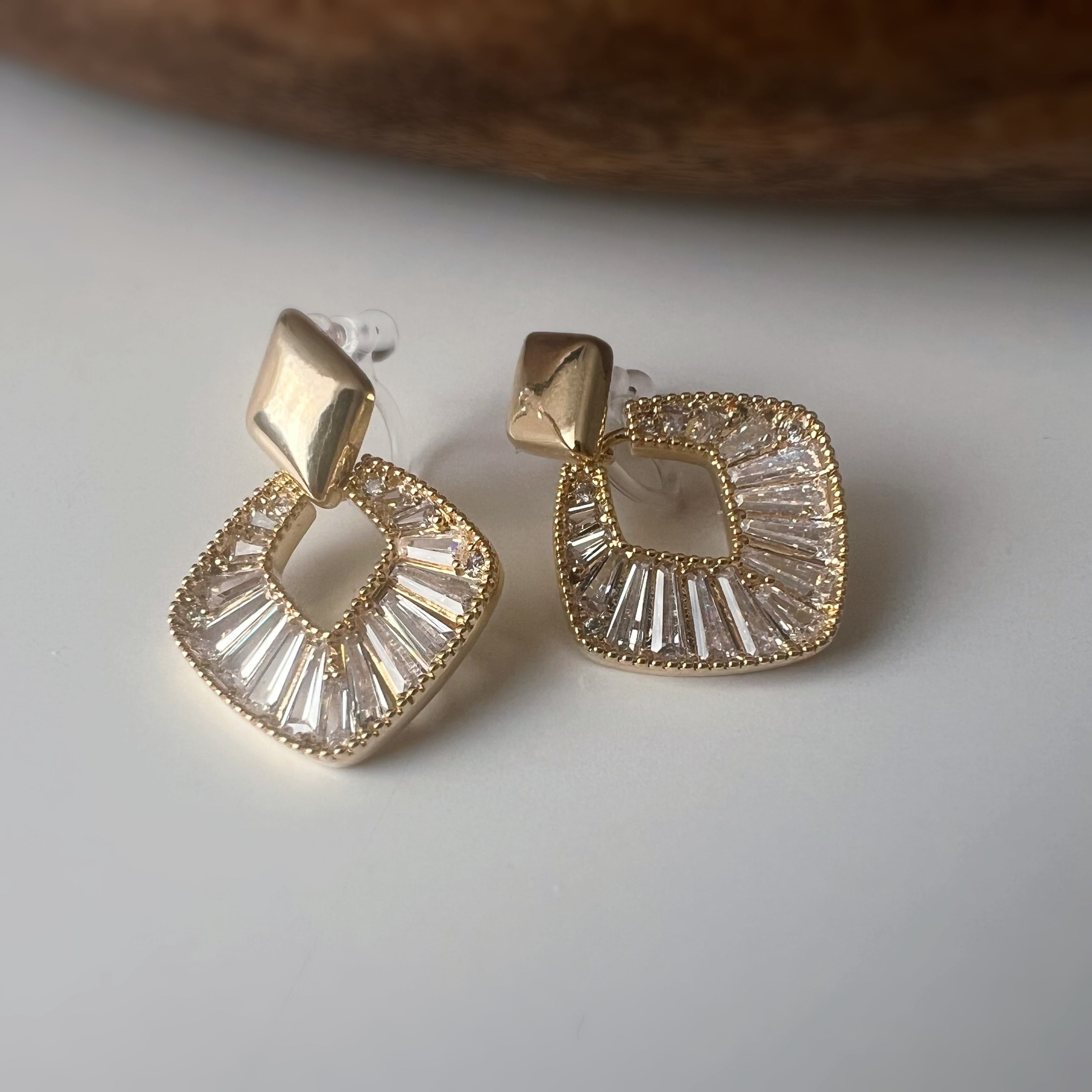 Clips d’oreilles géométriques scintillants