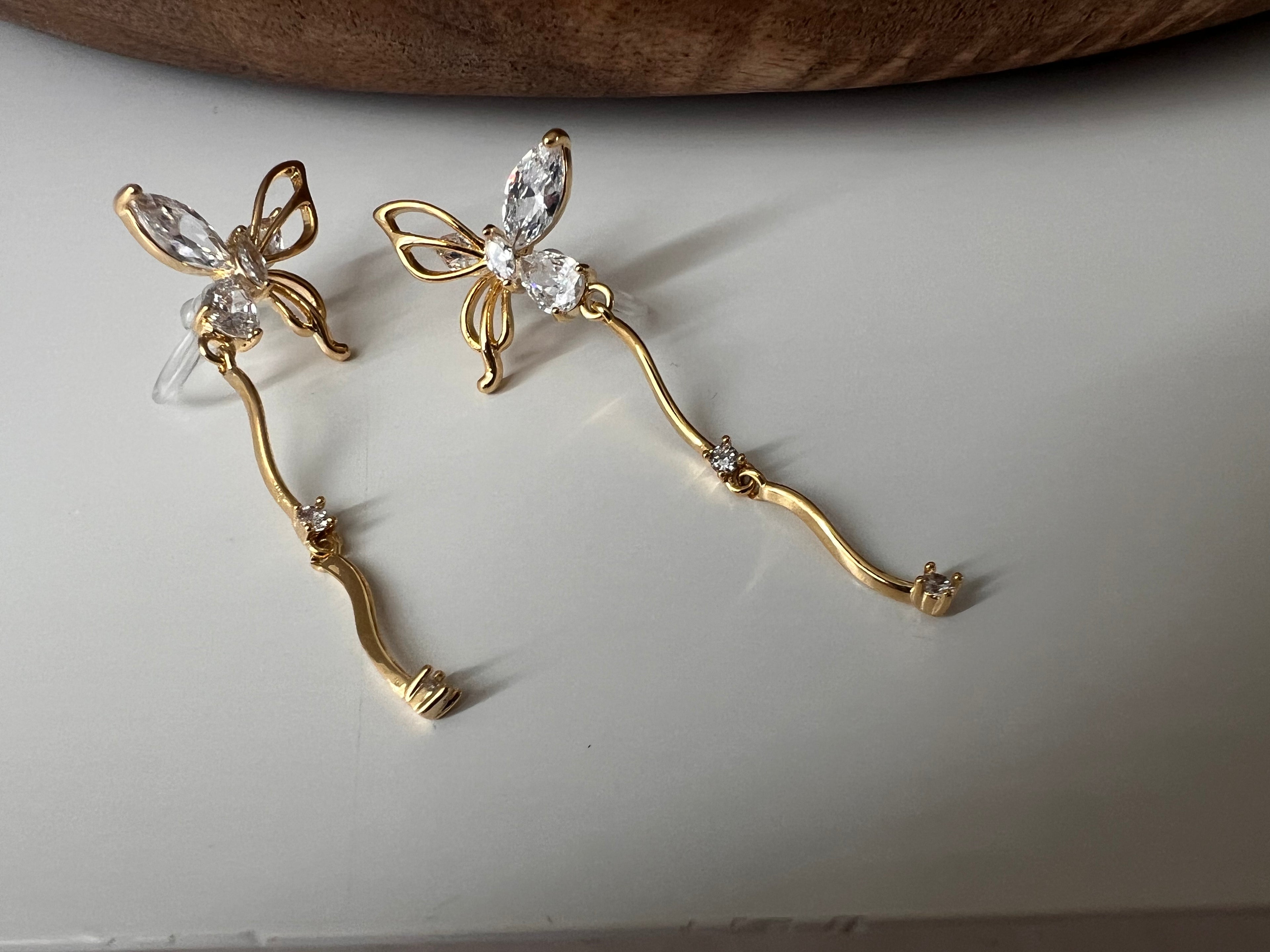 Clips d’oreilles papillon pendantes avec chaîne